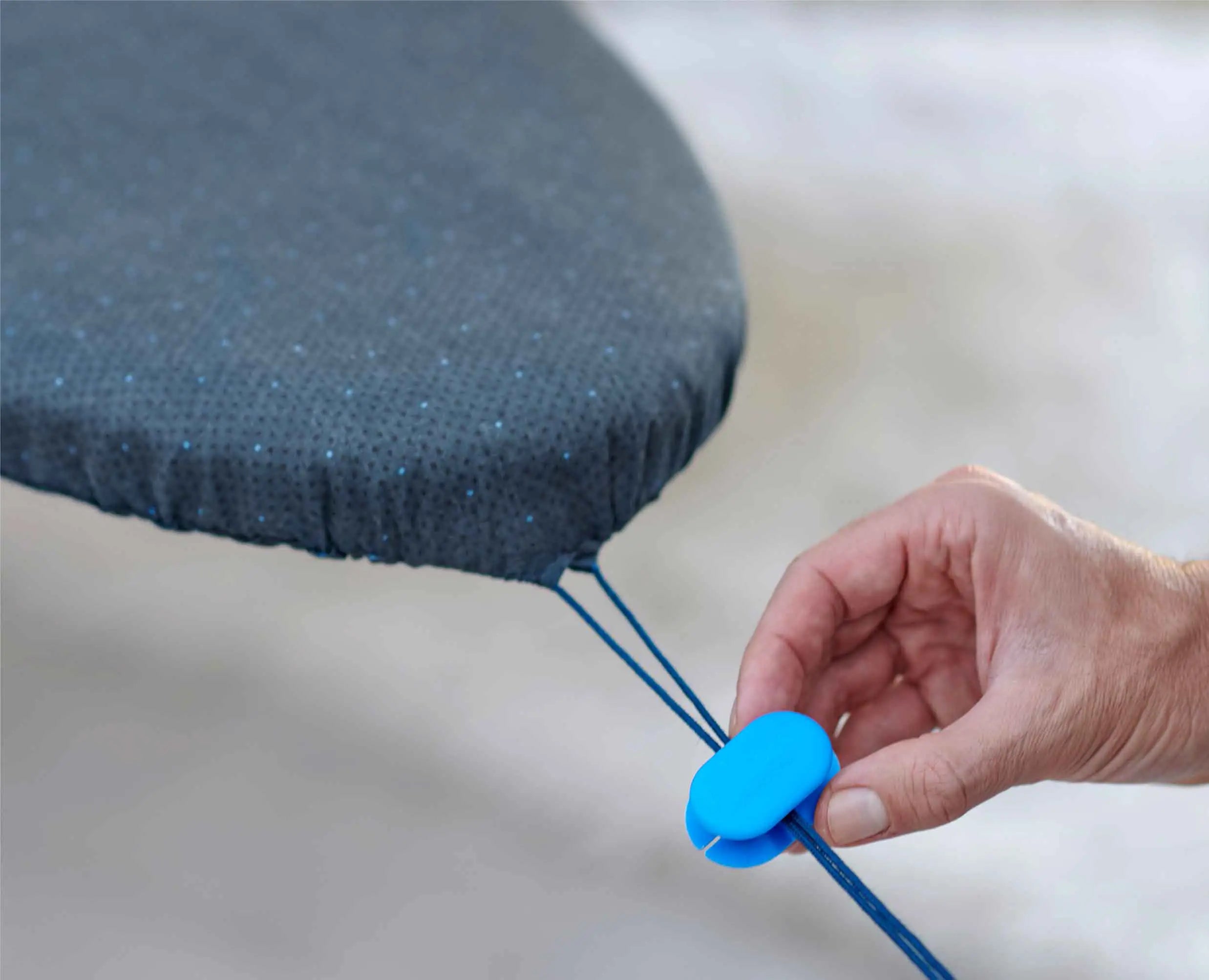joseph-joseph-glide-plus-ironing-board-cover-130cm-blue image 5