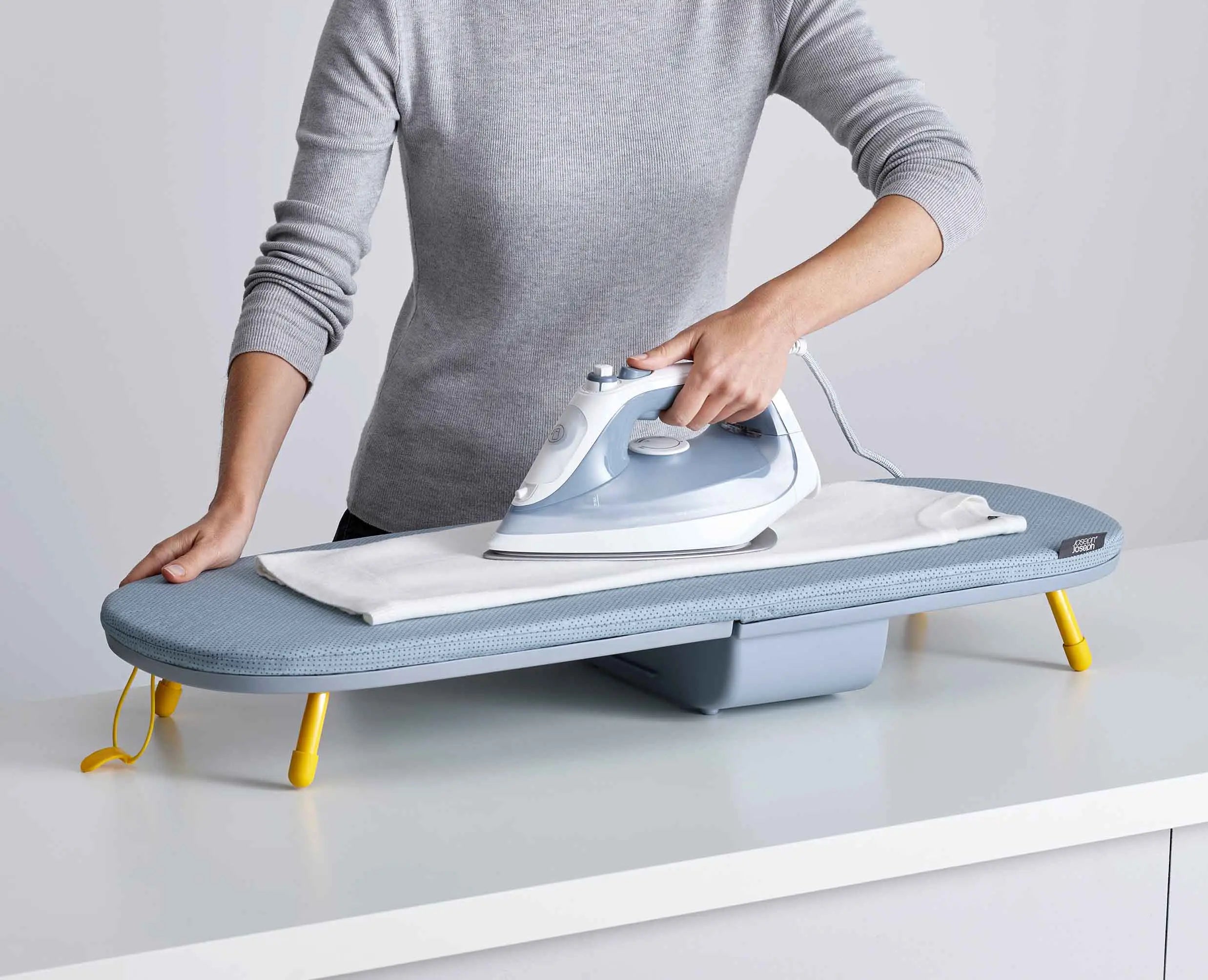 joseph-joseph-pocket-90cm-folding-grey-ironing-board image 7