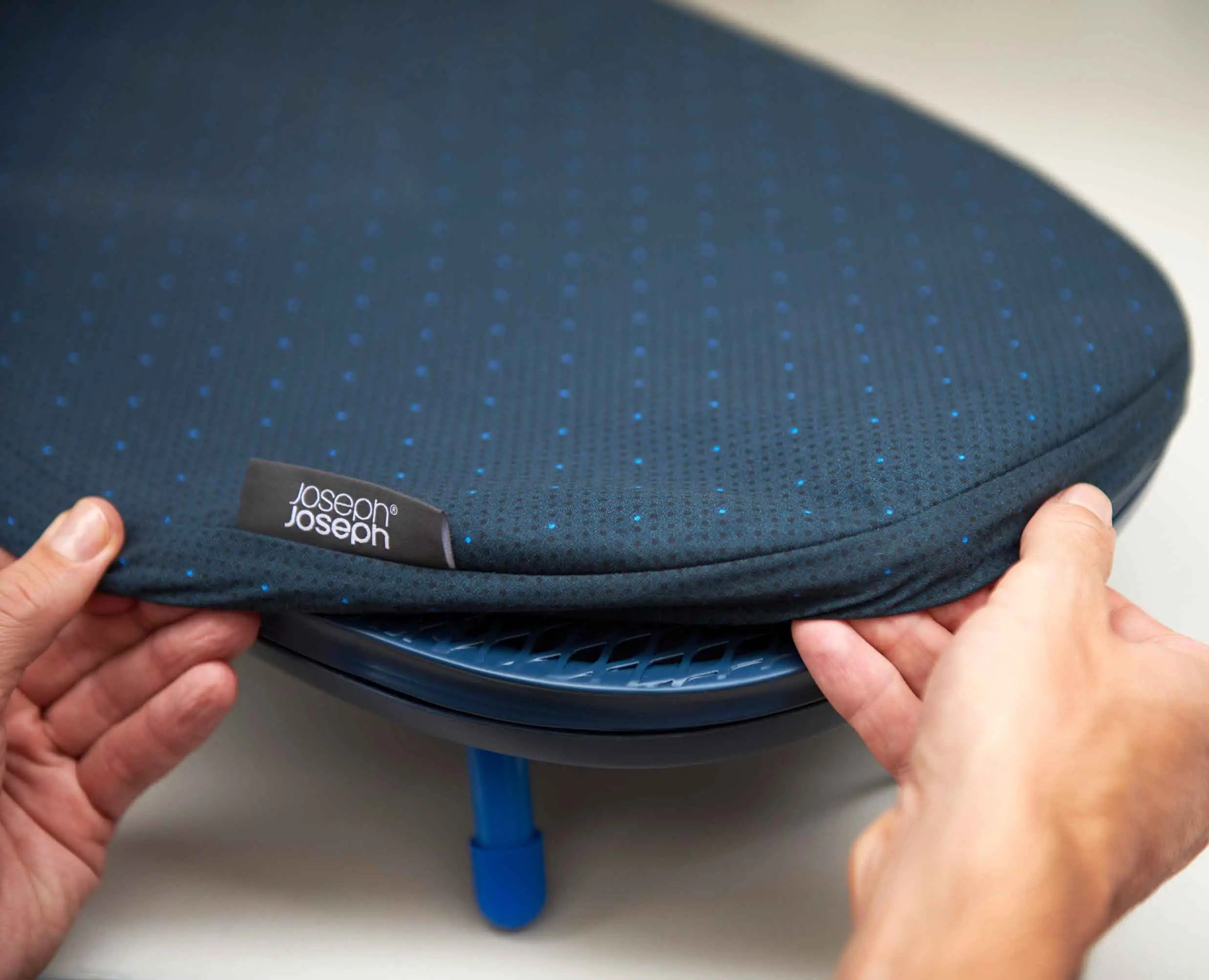 joseph-joseph-pocket-plus-90cm-advanced-blue-ironing-board-cover image 4