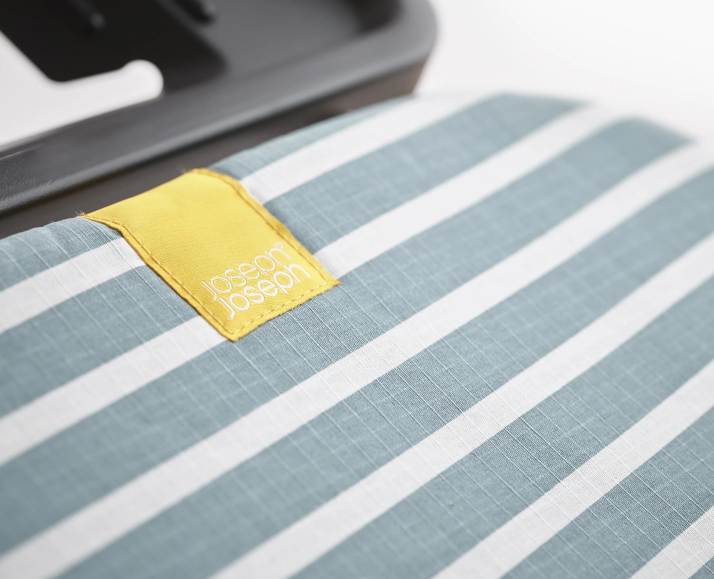 joseph-joseph-flexa-124-135cm-blue-easy-fit-ironing-board-cover image 8