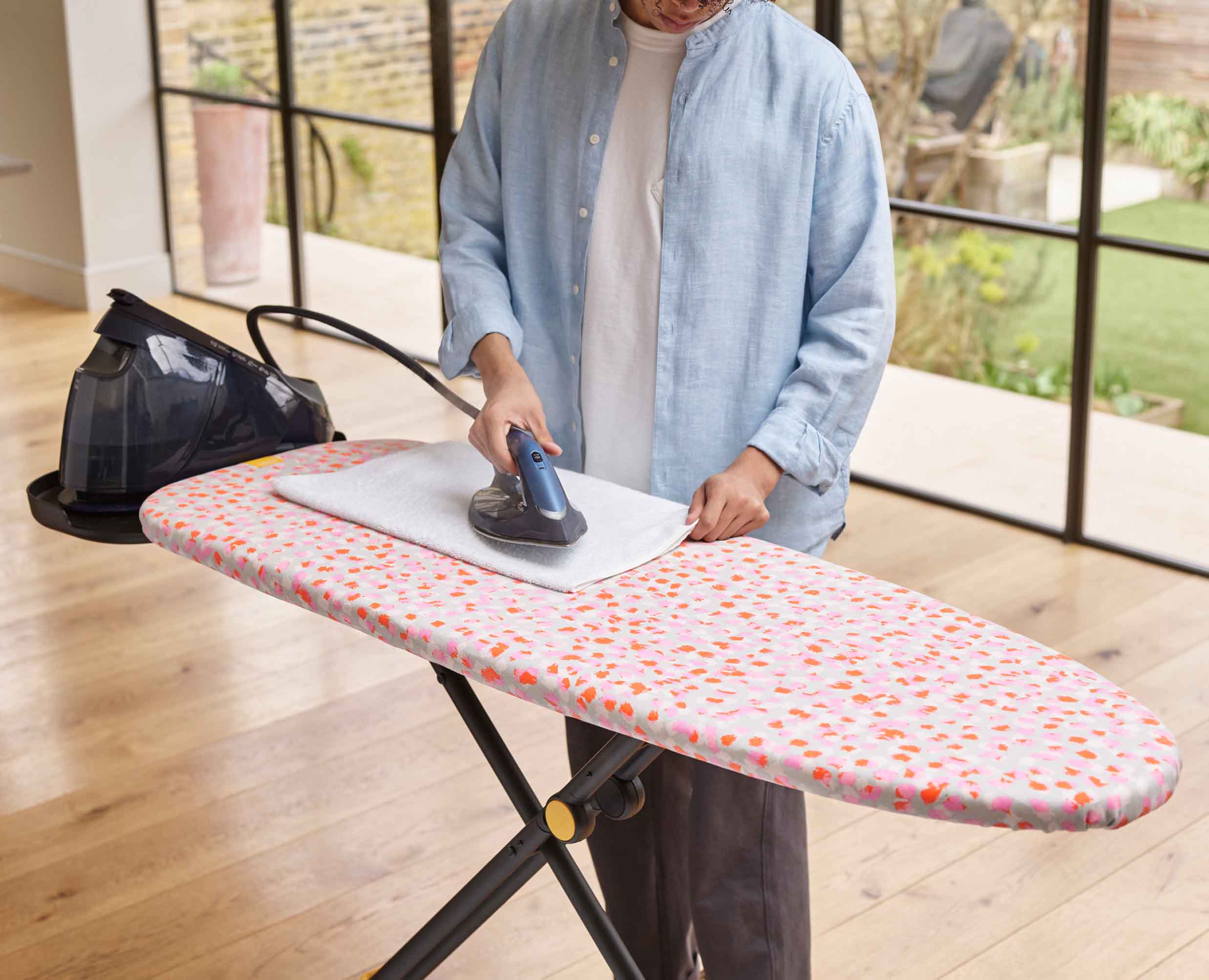 joseph-joseph-glide-max-135cm-peach-easy-store-ironing-board image 3