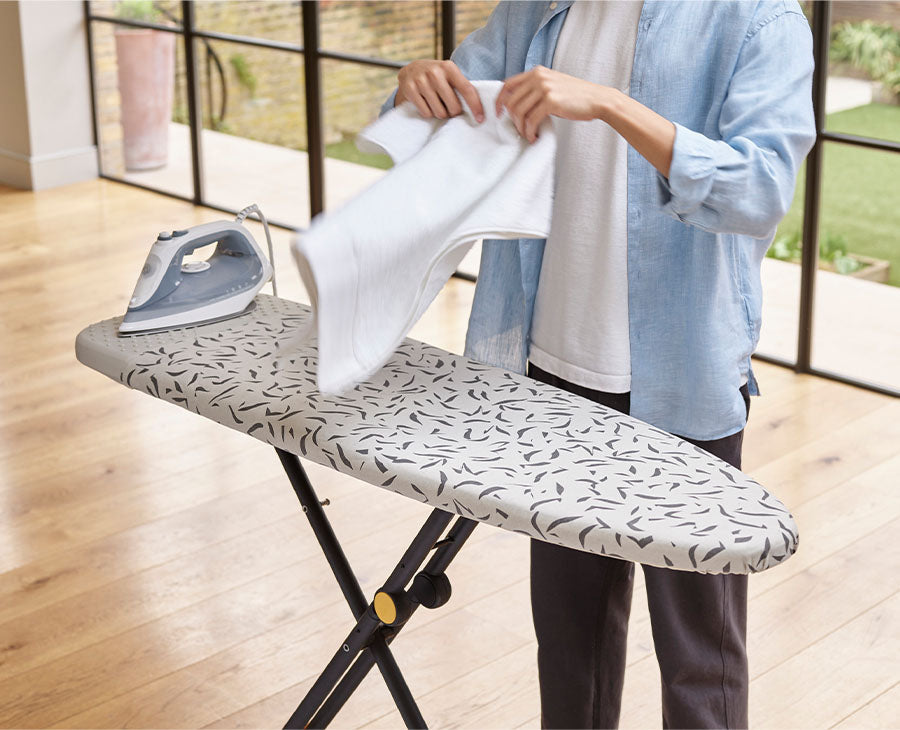 joseph-joseph-glide-plus-130cm-ecru-easy-store-ironing-board-with-advanced-cover image 2