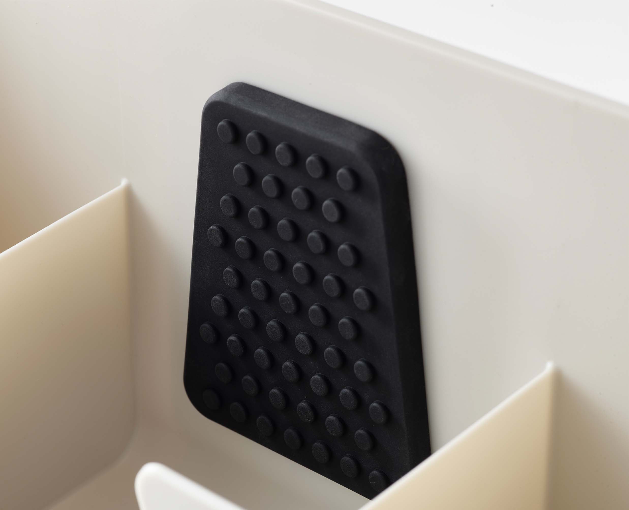 joseph-joseph-ironhub-wall-mounted-ecru-iron-storage-caddy image 6