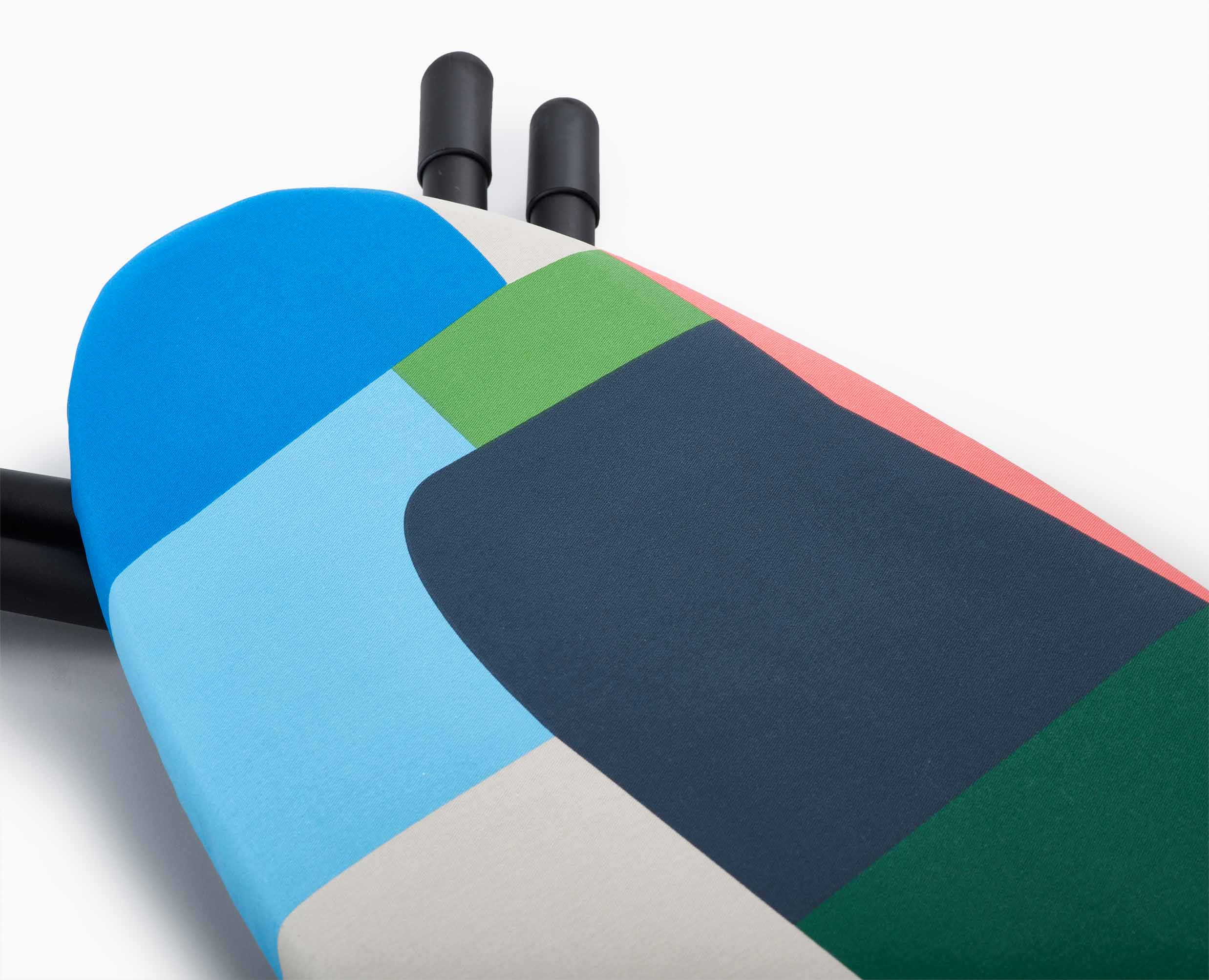 joseph-joseph-glide-130cm-easy-store-ironing-board-x-jonathan-lawes image 5