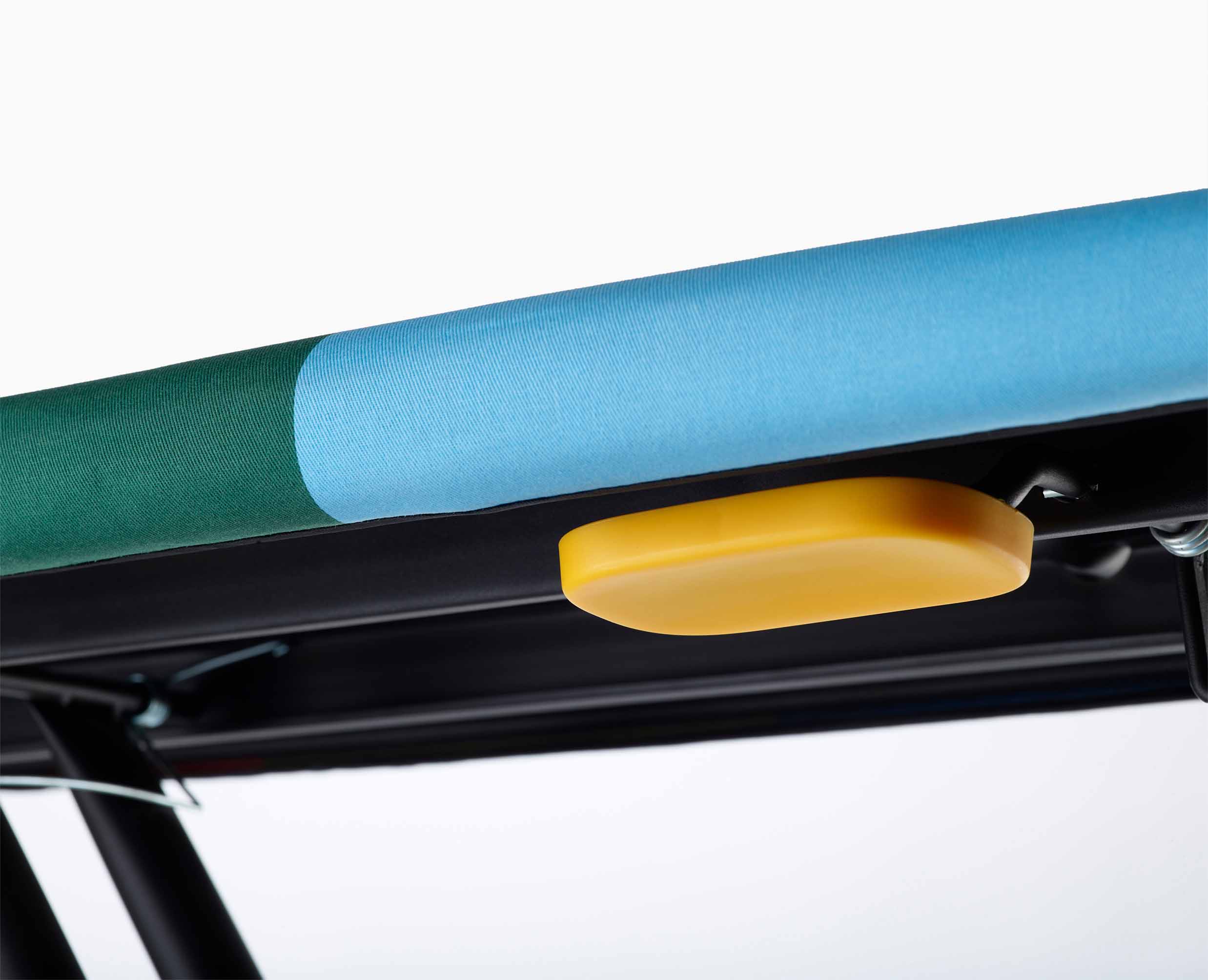 joseph-joseph-glide-130cm-easy-store-ironing-board-x-jonathan-lawes image 6