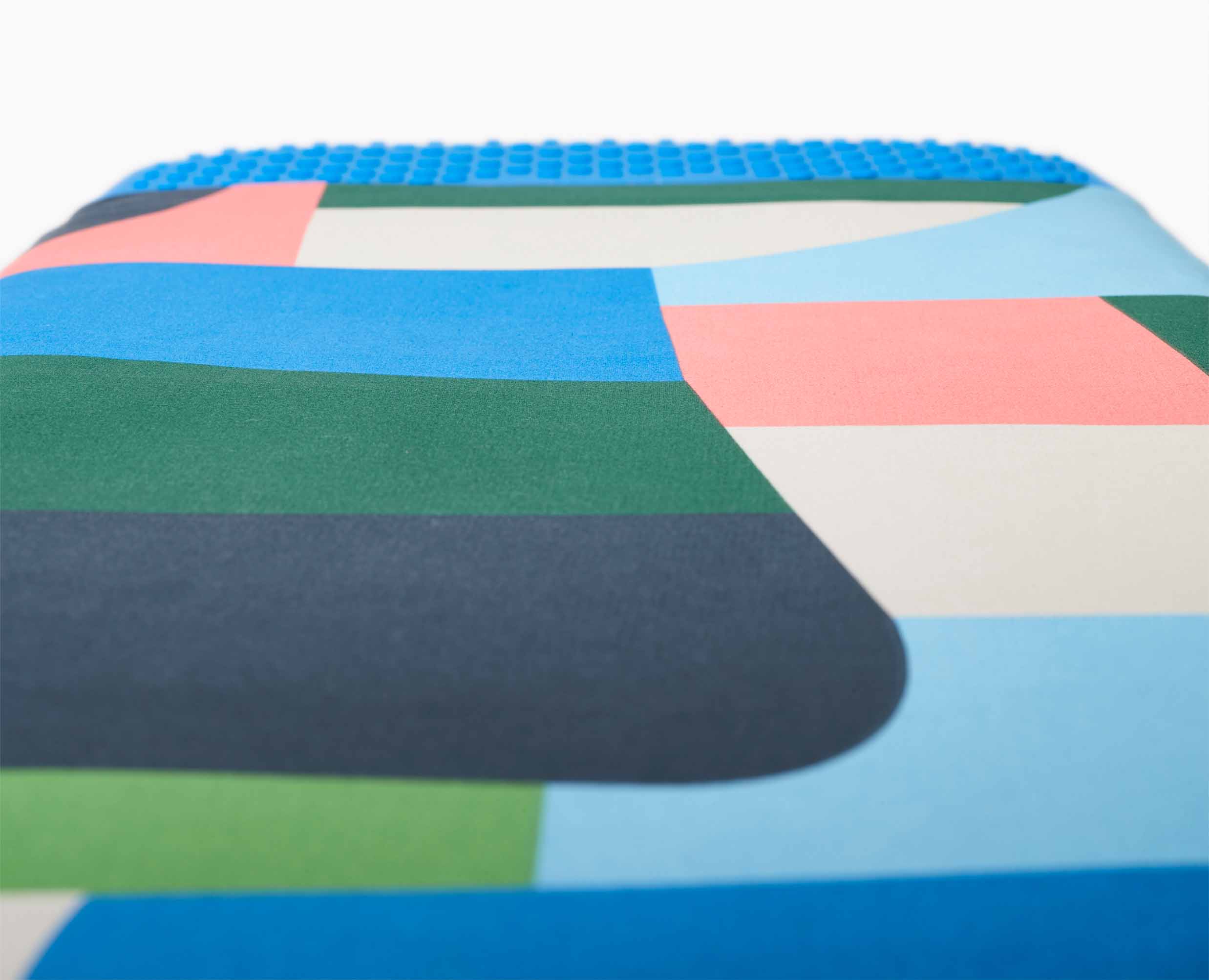 joseph-joseph-glide-130cm-easy-store-ironing-board-x-jonathan-lawes image 7