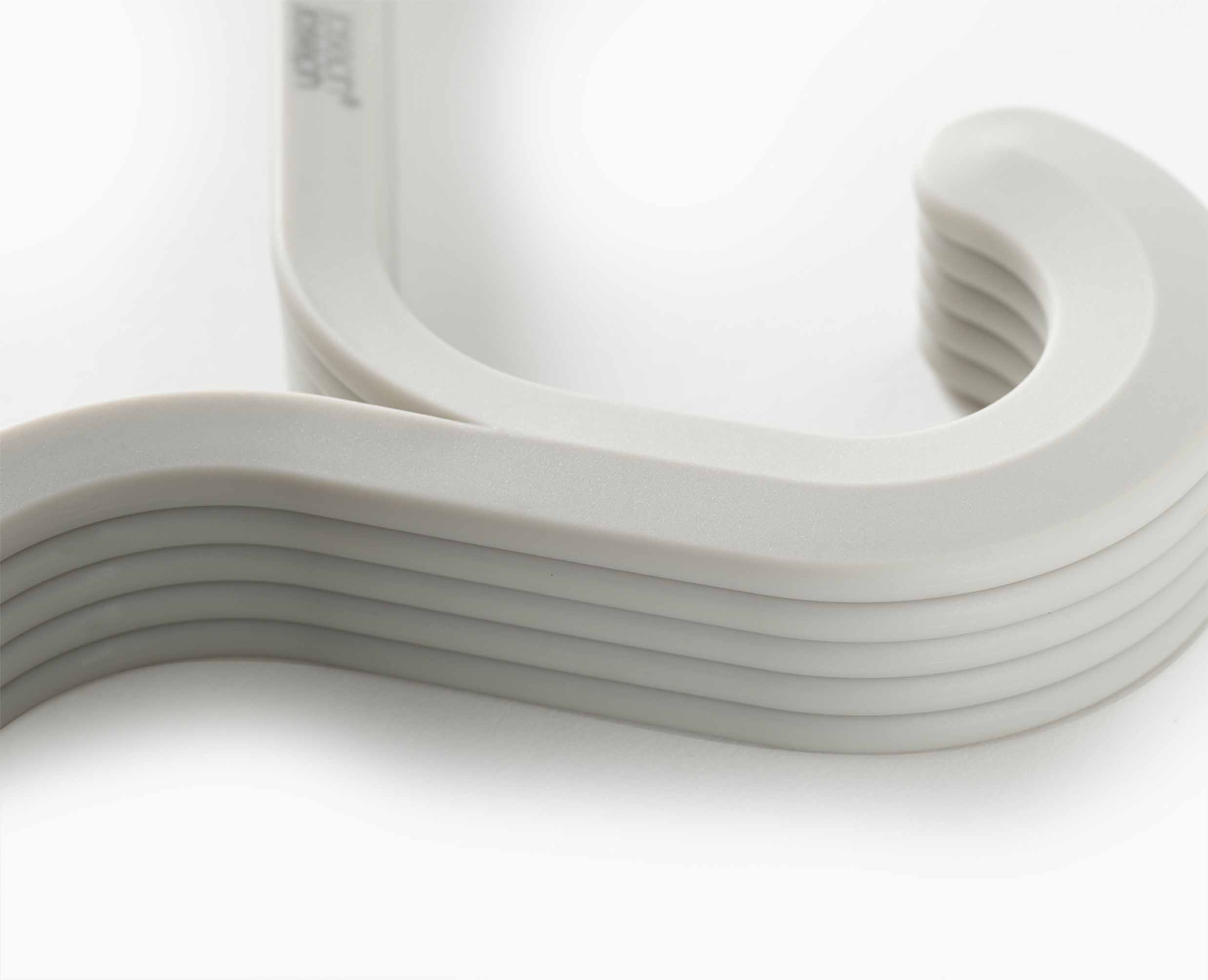 joseph-joseph-orderly-anti-tangle-clothes-hangers-set-of-5-ecru image 4