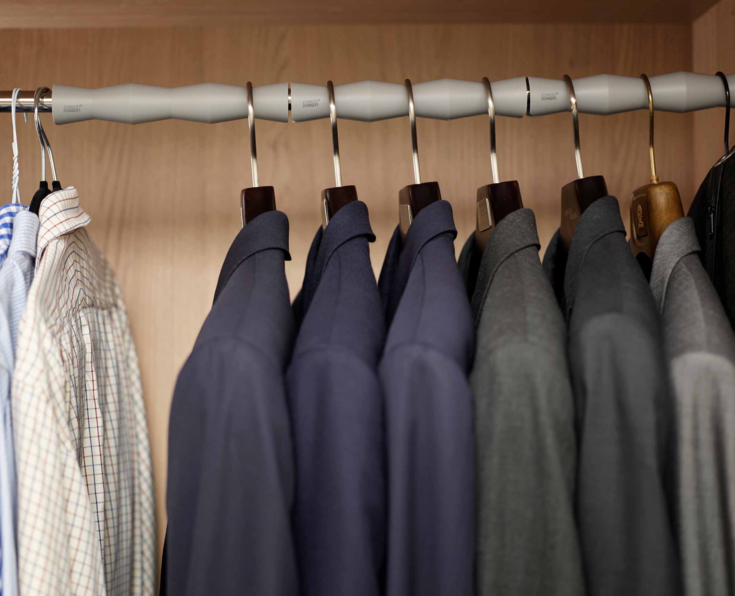 joseph-joseph-orderly-set-of-2-grey-large-clothes-rail-spacers image 3