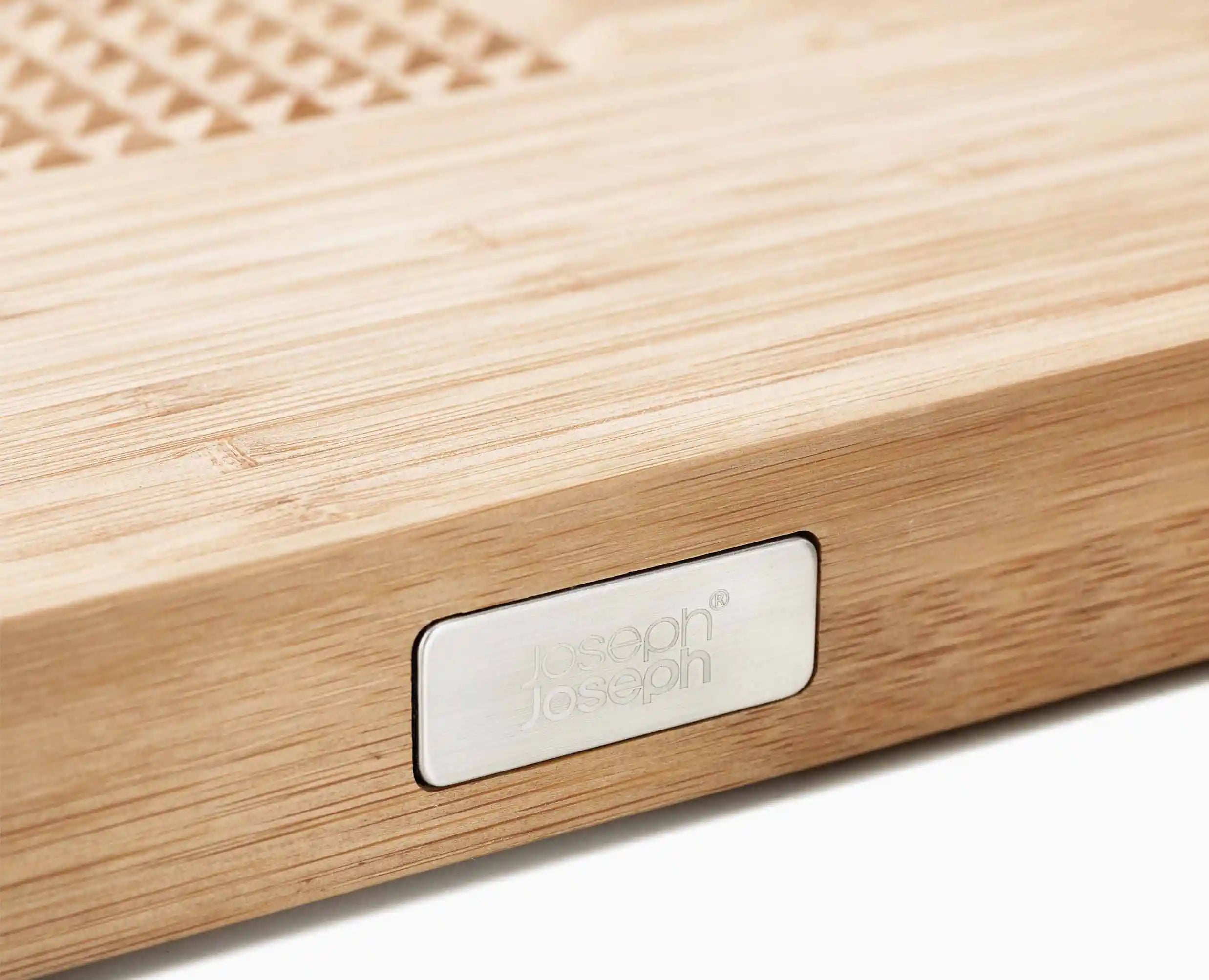 joseph-joseph-cut-carve-bamboo-chopping-board-with-integrated-food-grip image 4