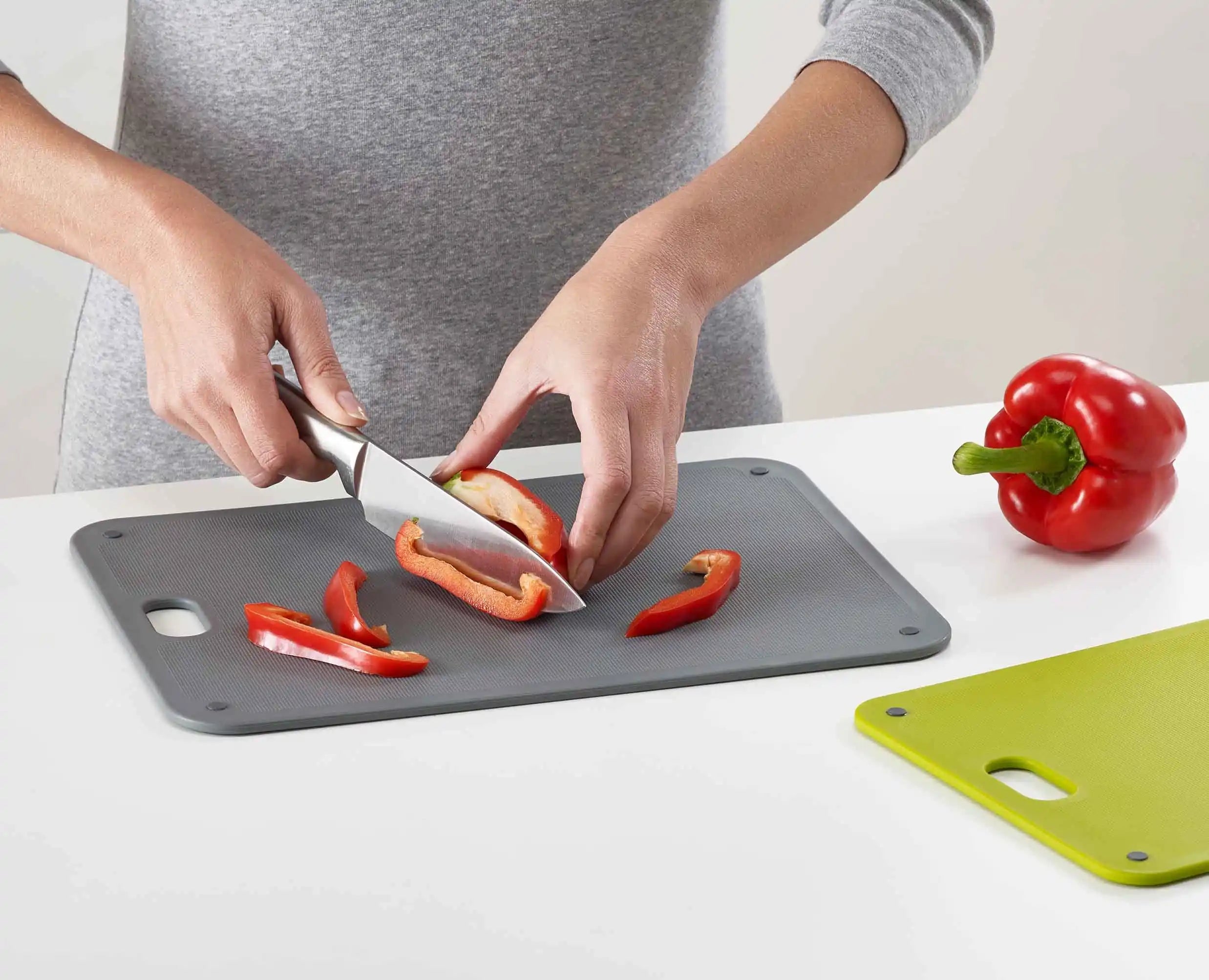 joseph-joseph-doorstore-chop-2-piece-grey-chopping-board-set image 7