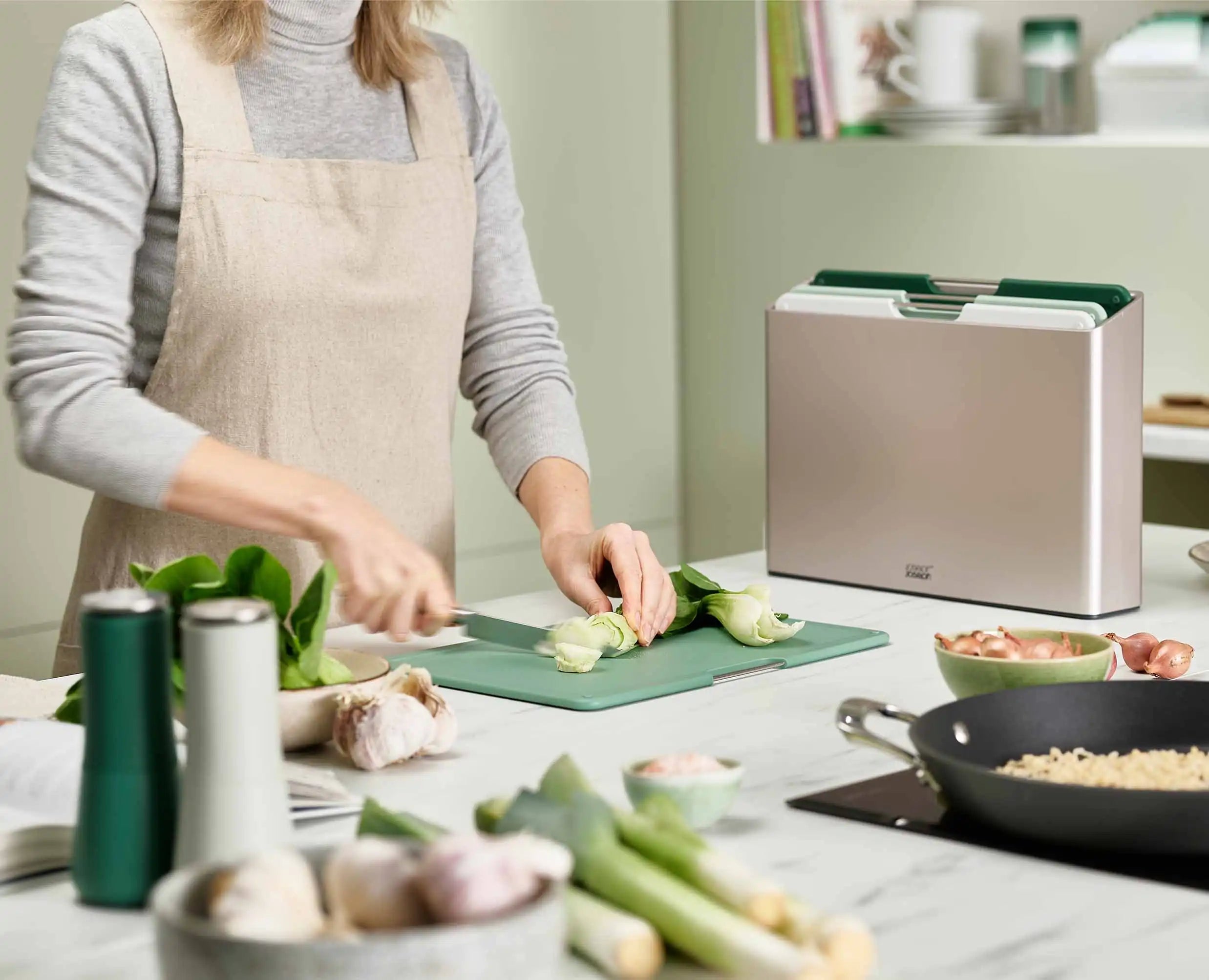 joseph-joseph-folio-4-piece-green-chopping-board-set-editions image 3