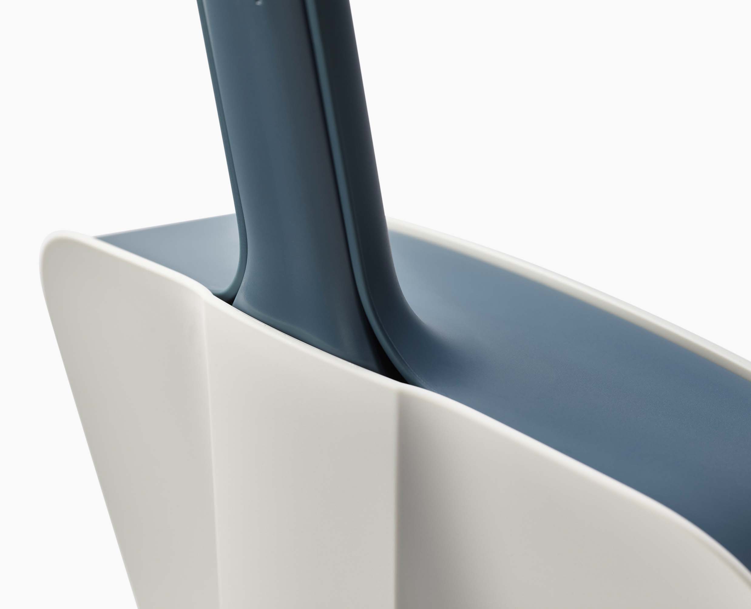 joseph-joseph-cleanstore-blue-wall-mounted-dustpan-brush image 8