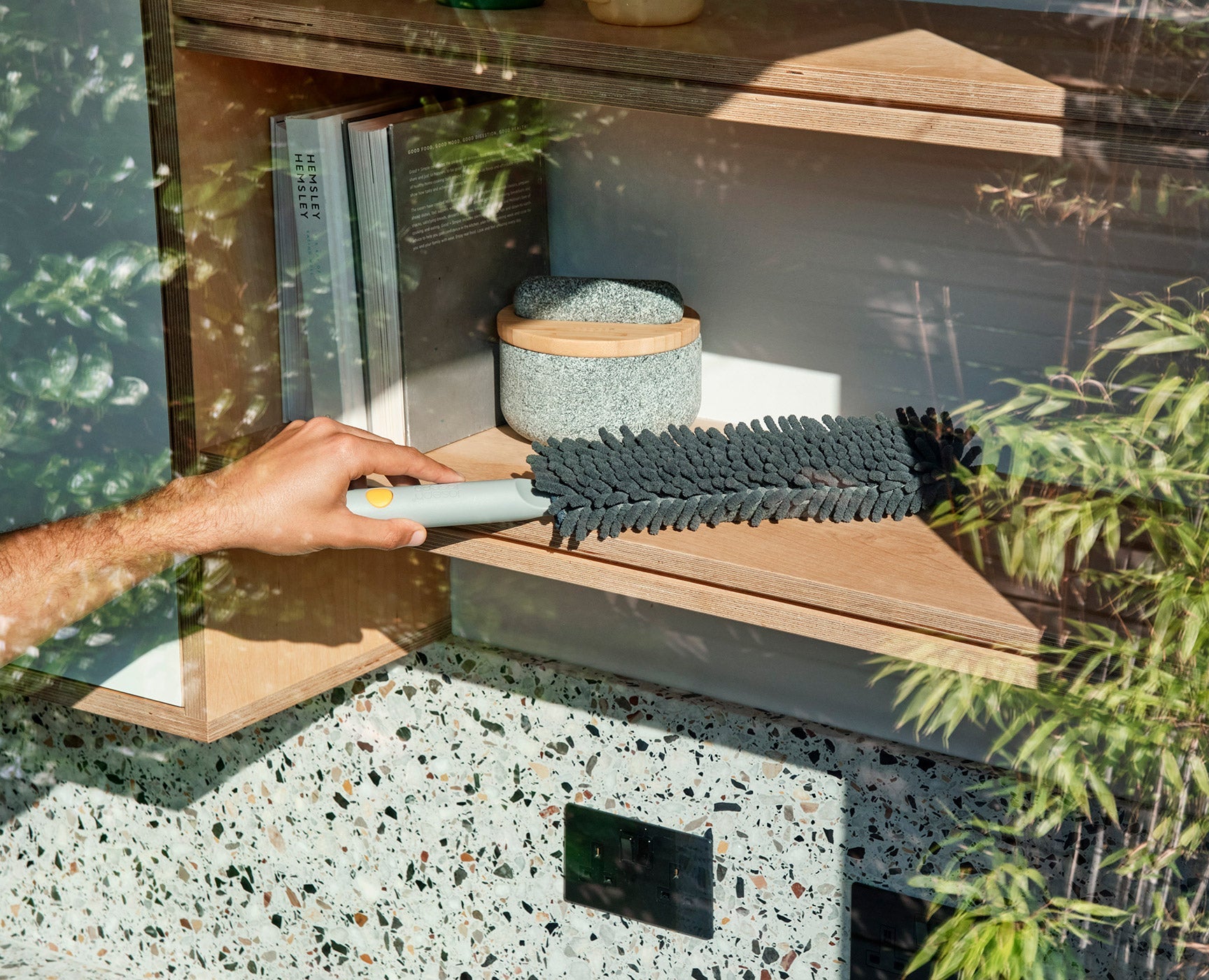 joseph-joseph-cleantech-3-in-1-duster-with-storage-cover image 3