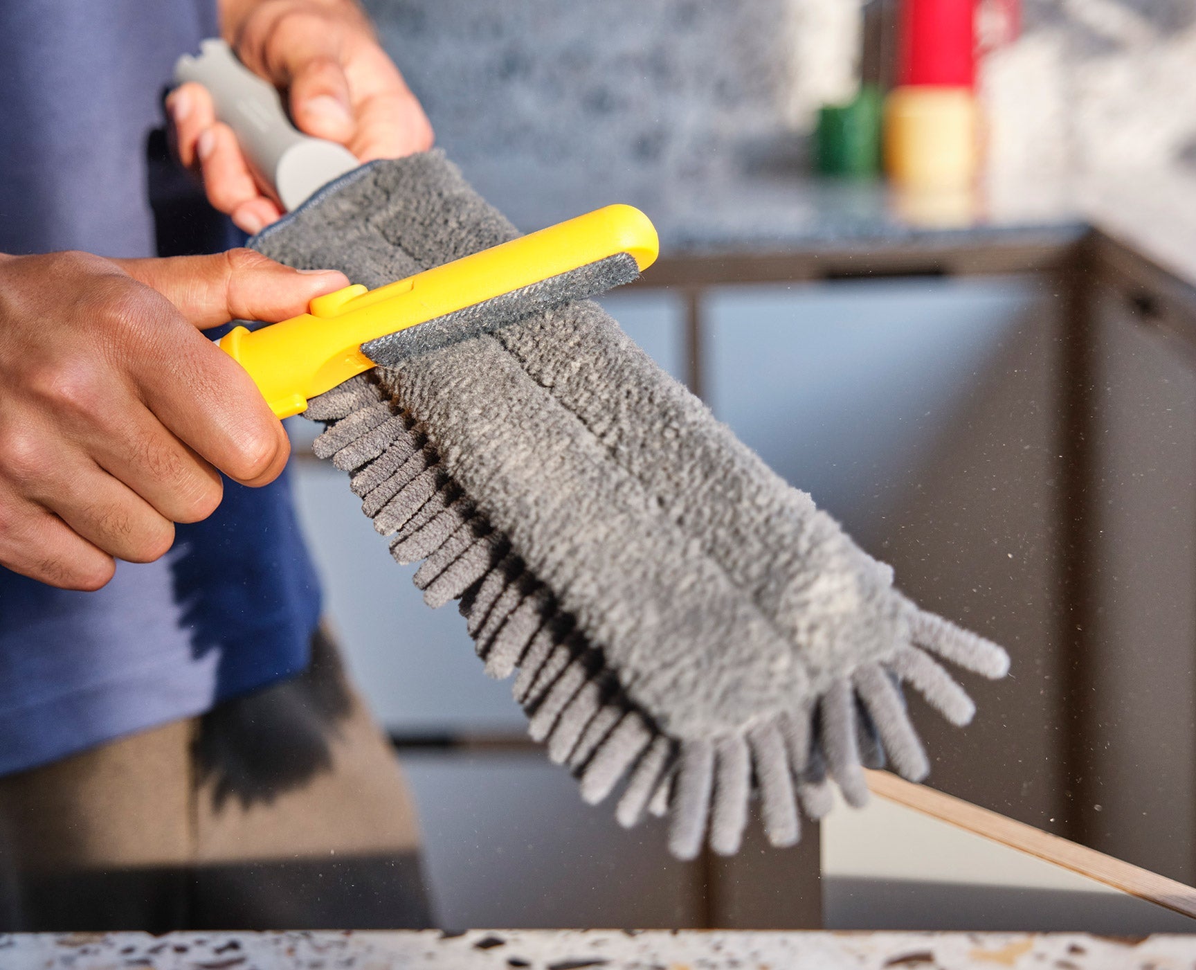 joseph-joseph-cleantech-3-in-1-duster-with-storage-cover image 4