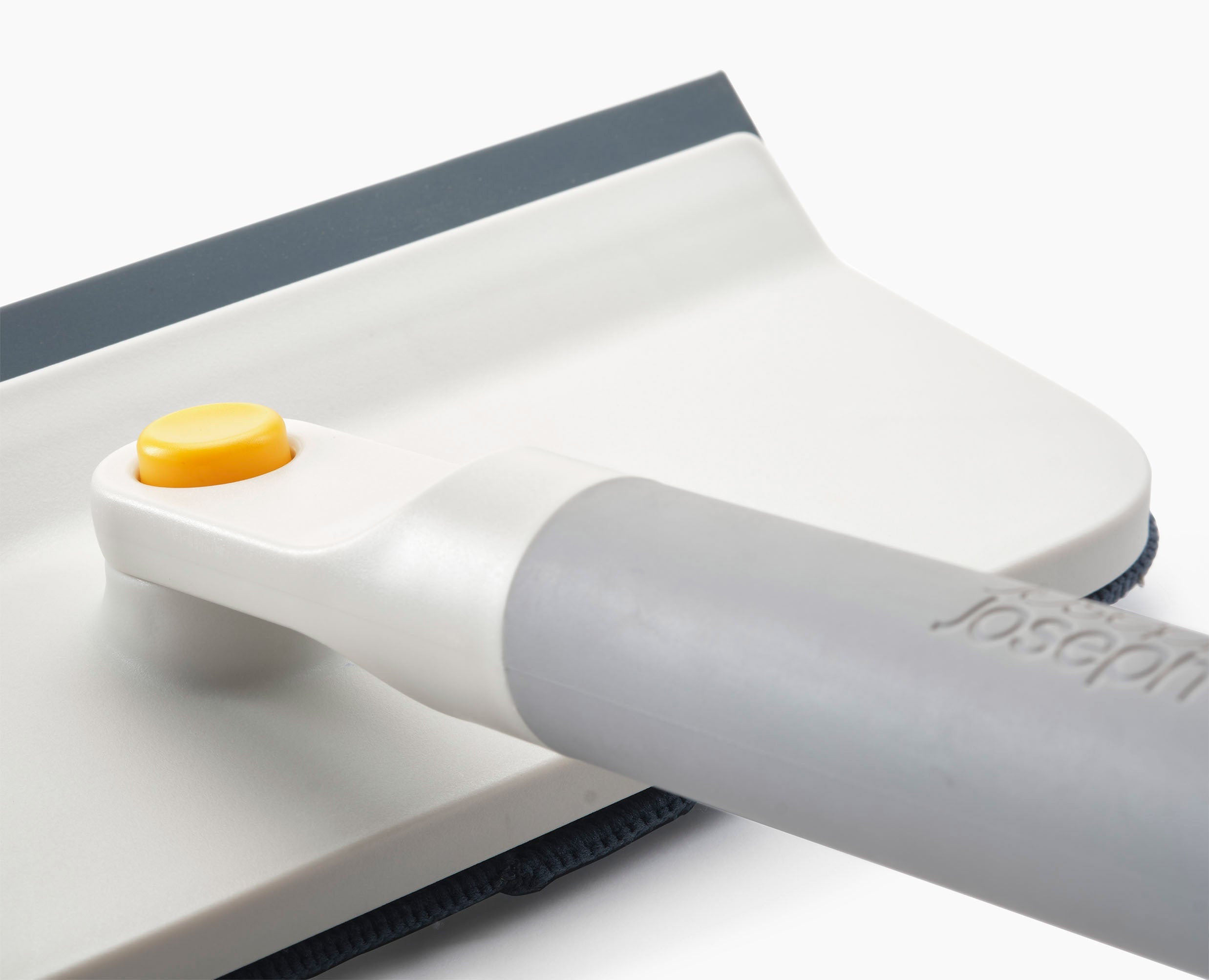 joseph-joseph-cleantech-2-in-1-glass-cleaning-tool-with-extension-pole image 6