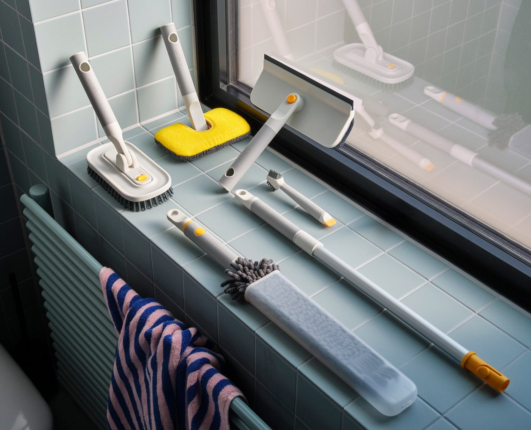 joseph-joseph-cleantech-6-piece-cleaning-tool-set-with-extension-pole image 3
