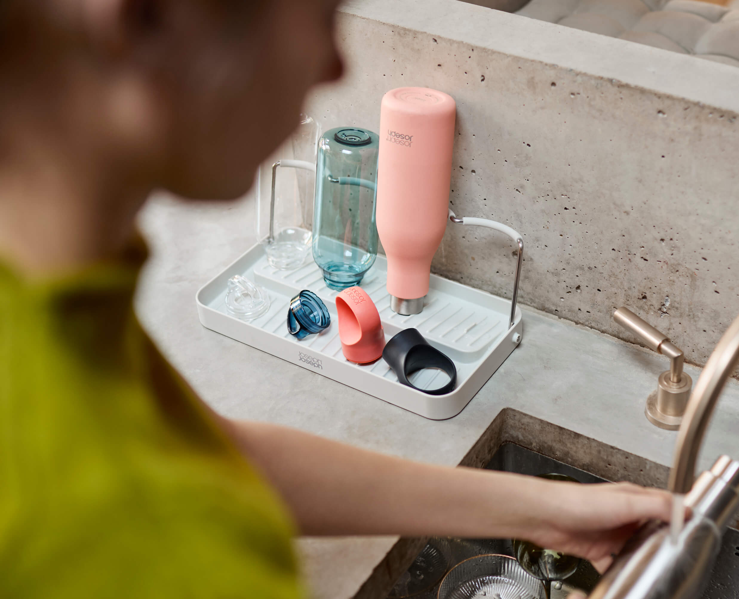 joseph-joseph-drysmart-folding-bottle-drying-rack-holds-4-bottles image 3