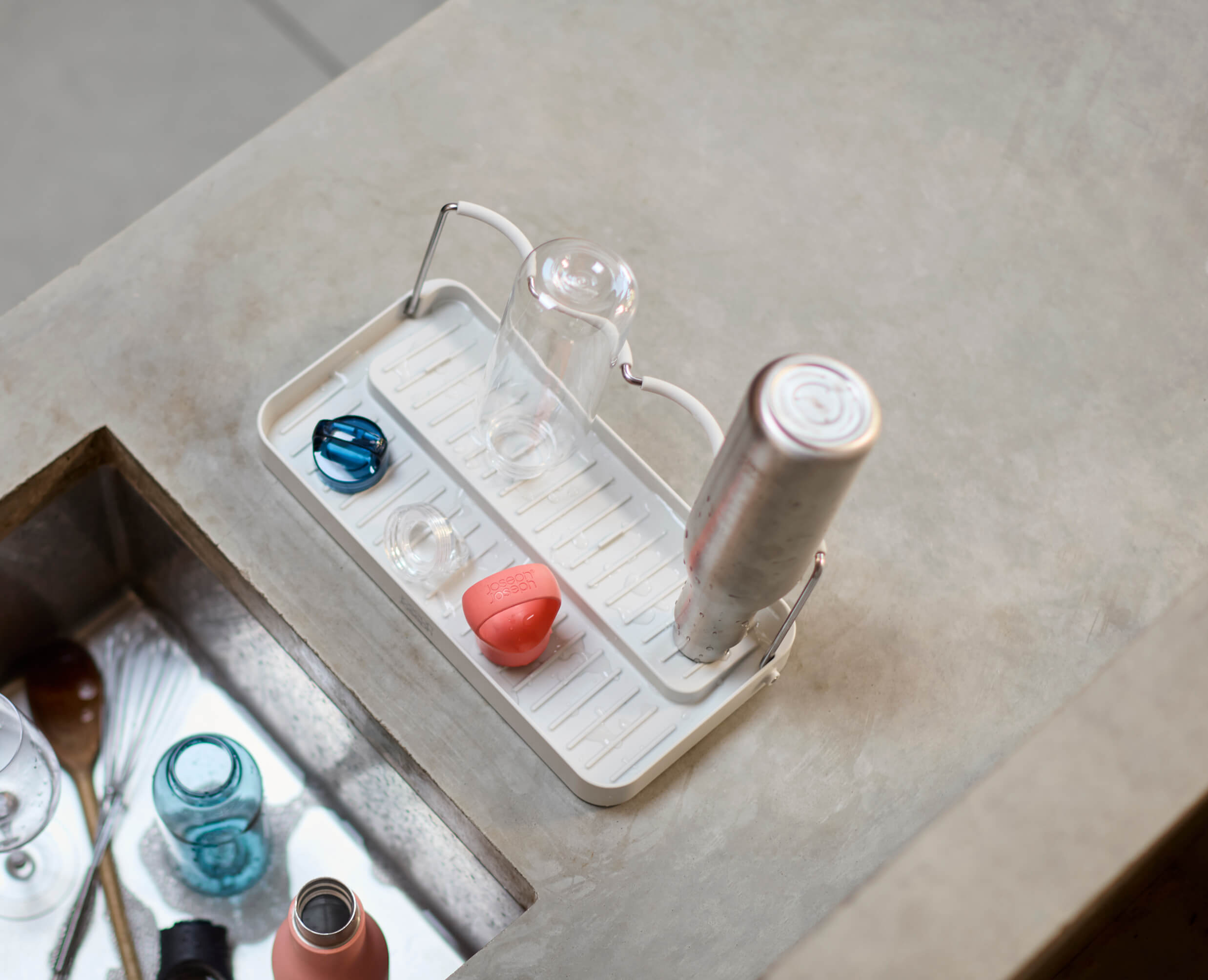 joseph-joseph-drysmart-folding-bottle-drying-rack-holds-4-bottles image 4
