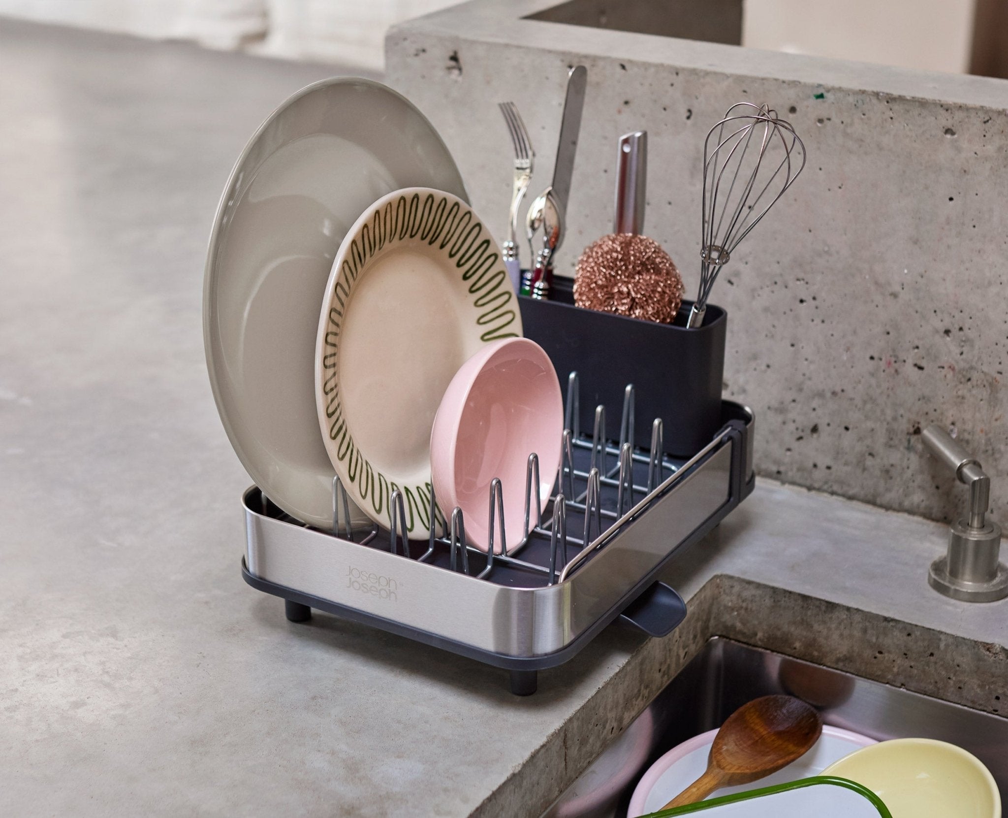 joseph-joseph-extend-slim-steel-expandable-grey-dish-drainer image 4