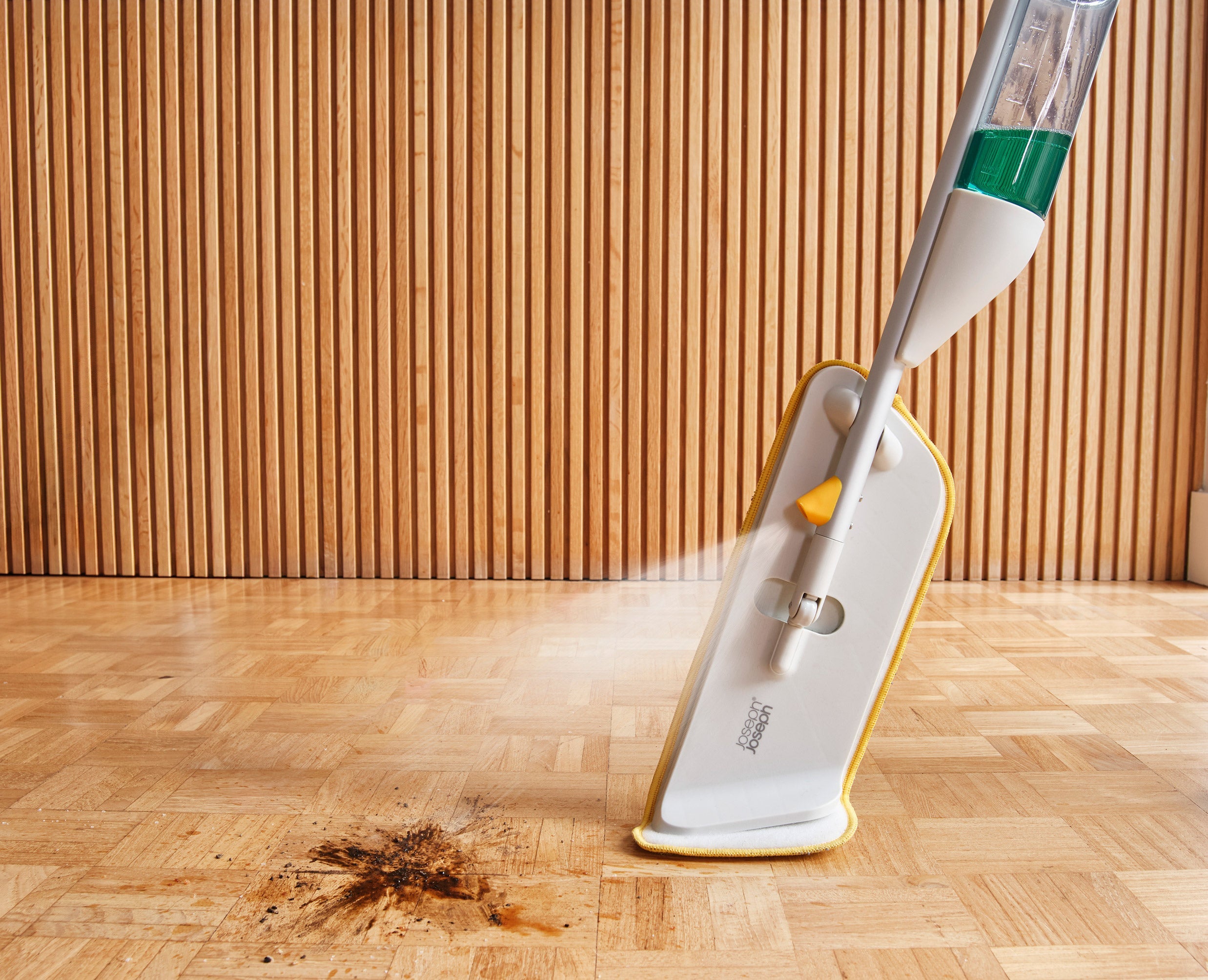 joseph-joseph-cleantech-2-in-1-spray-mop-with-replacement-pad image 5