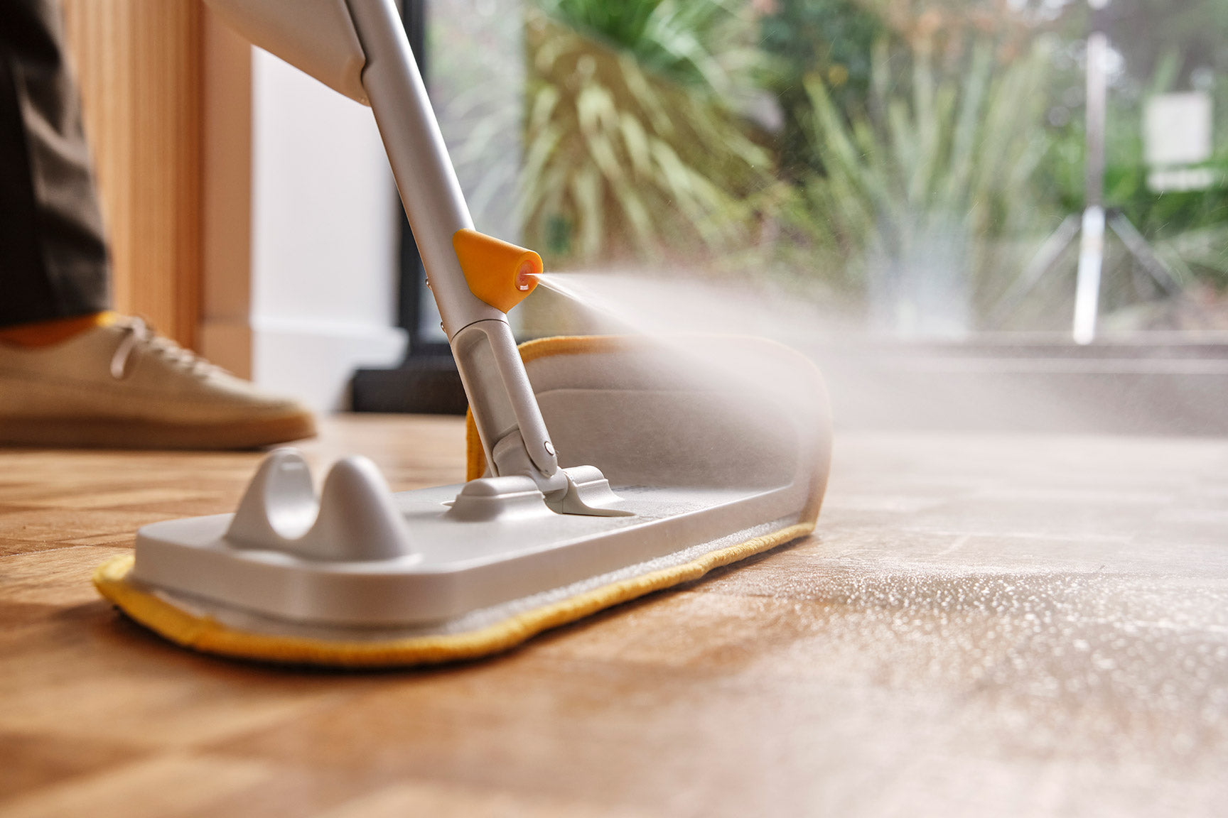joseph-joseph-cleantech-2-in-1-spray-mop image 4