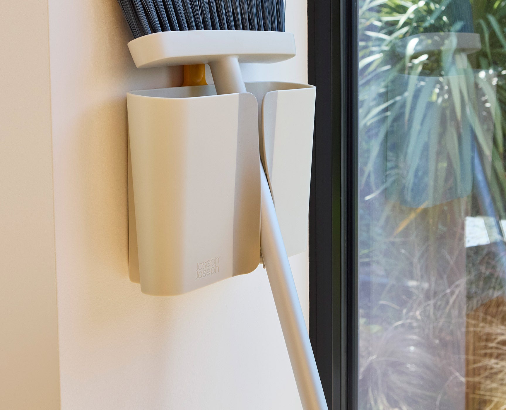 joseph-joseph-cleantech-wall-mounted-broom image 4