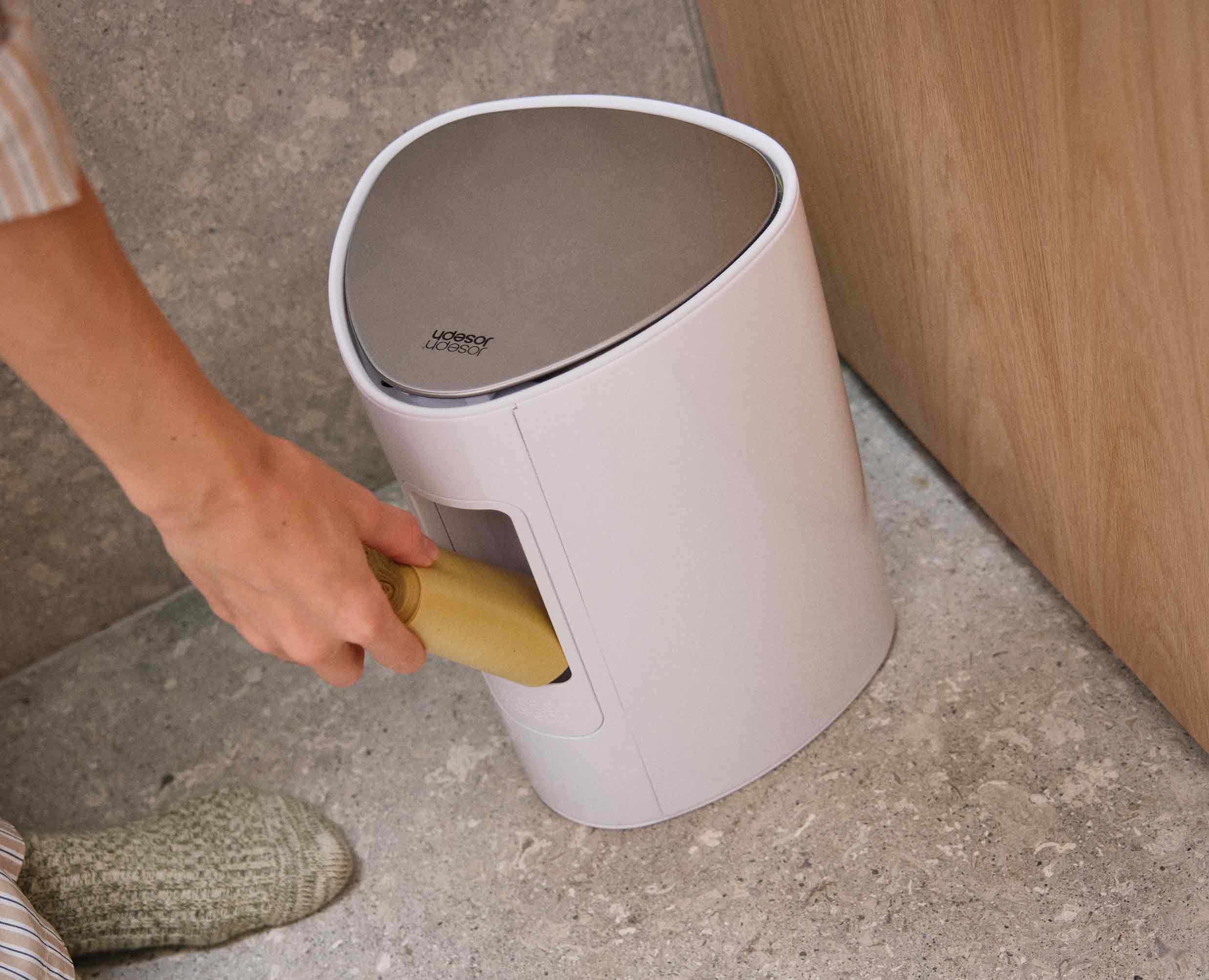 joseph-joseph-easystore-5l-gloss-white-bathroom-pedal-bin image 5