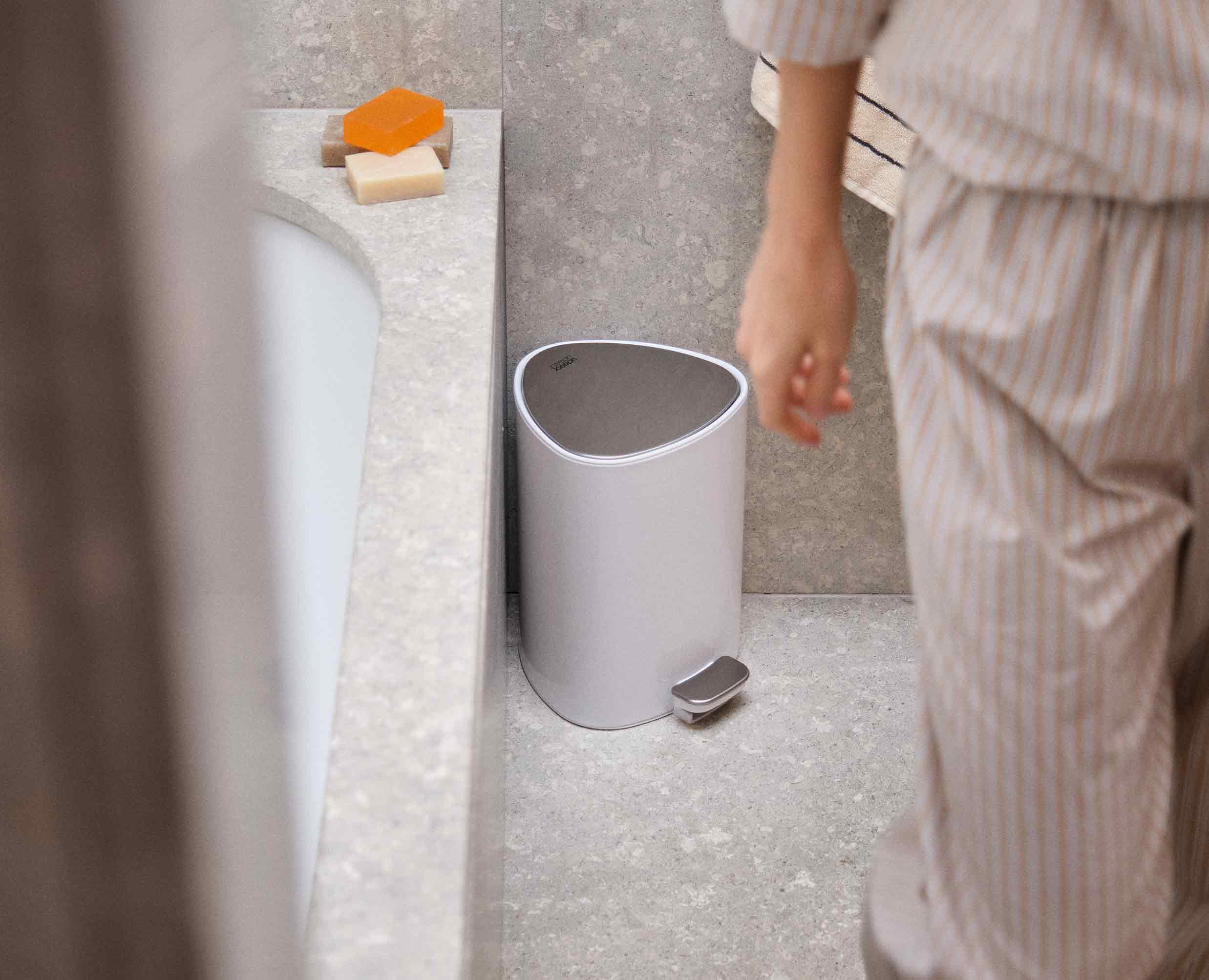 joseph-joseph-easystore-5l-gloss-white-bathroom-bin-starter-set-with-liners image 4