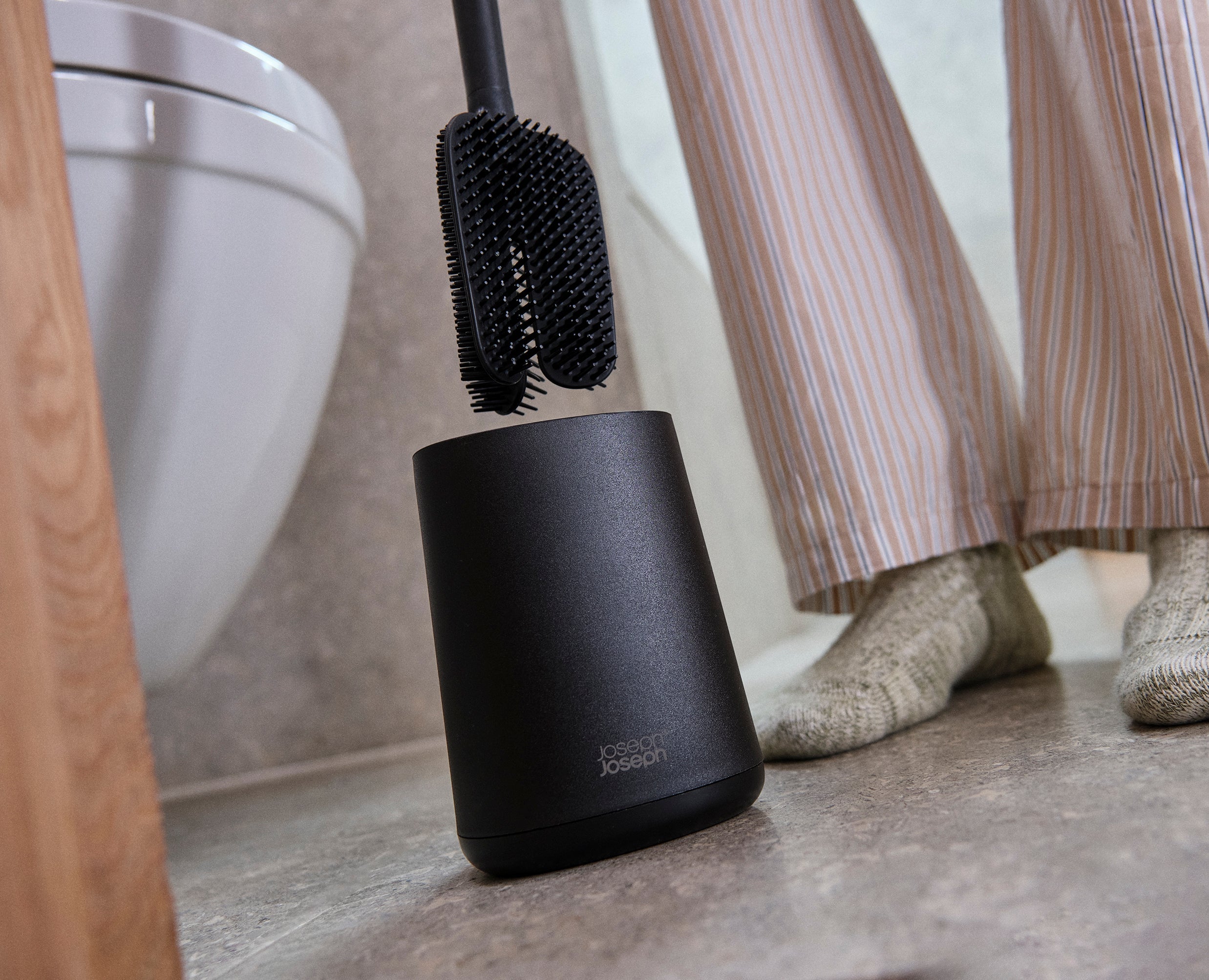 joseph-joseph-flex-360-lite-toilet-brush-pack-of-2-matt-black image 4