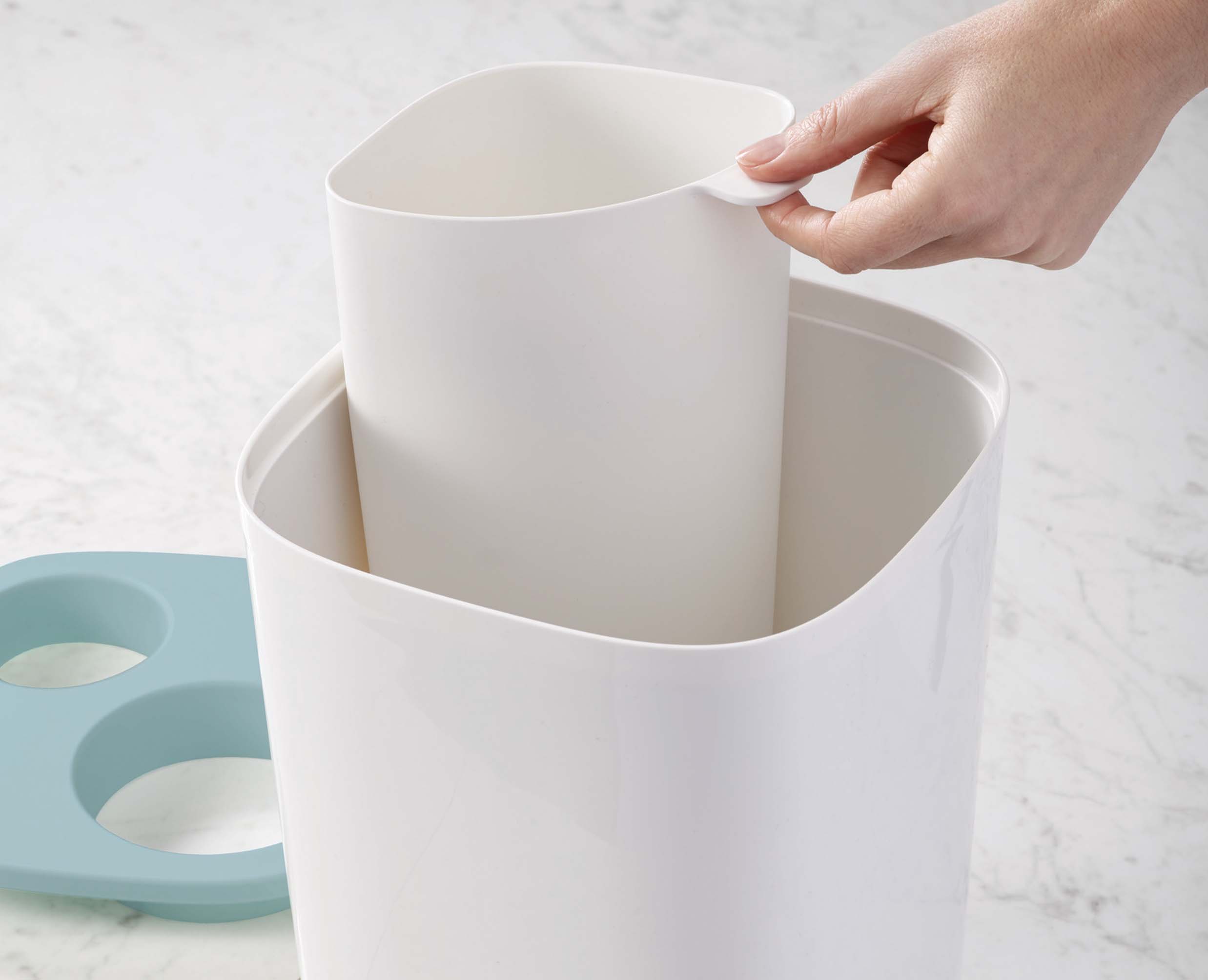 joseph-joseph-split-8l-light-blue-waste-recycling-bin image 5