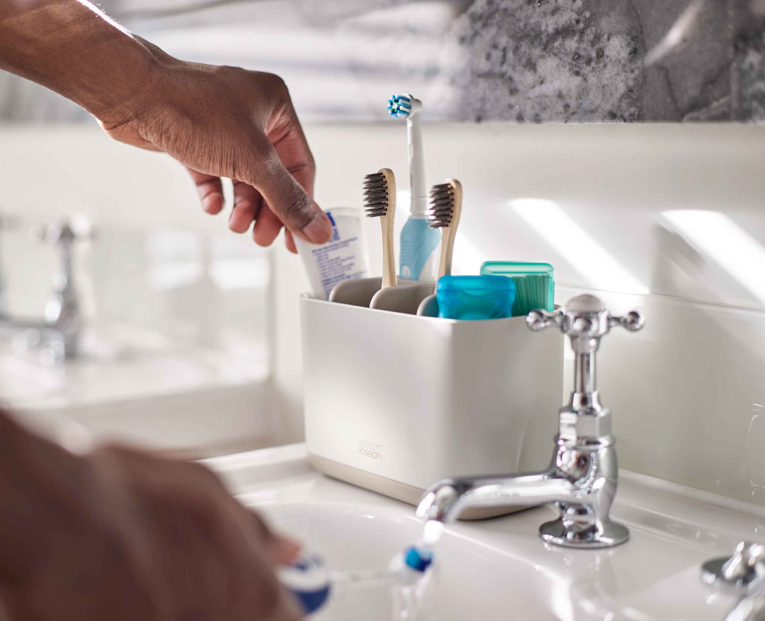 joseph-joseph-easystore-large-matt-ecru-toothbrush-holder image 3