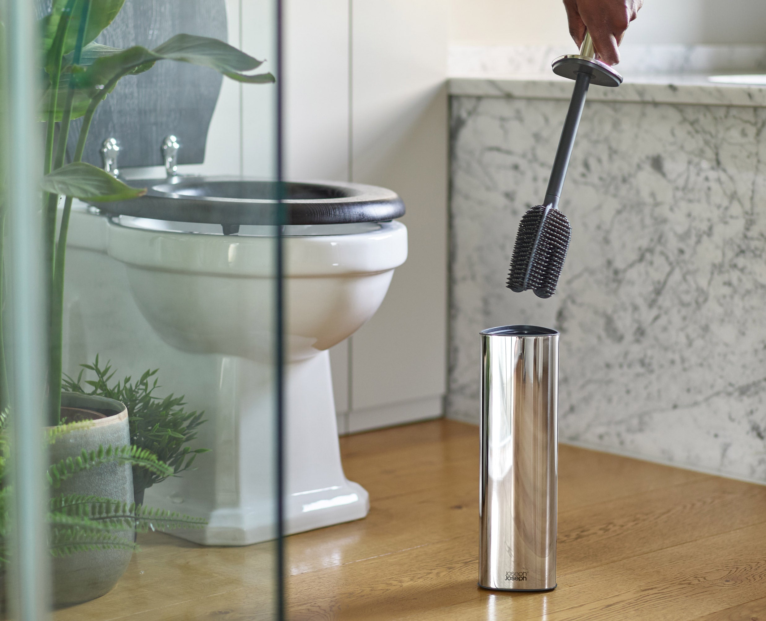 joseph-joseph-flex-360-luxe-toilet-brush-with-stainless-steel-finish-starter-set image 2