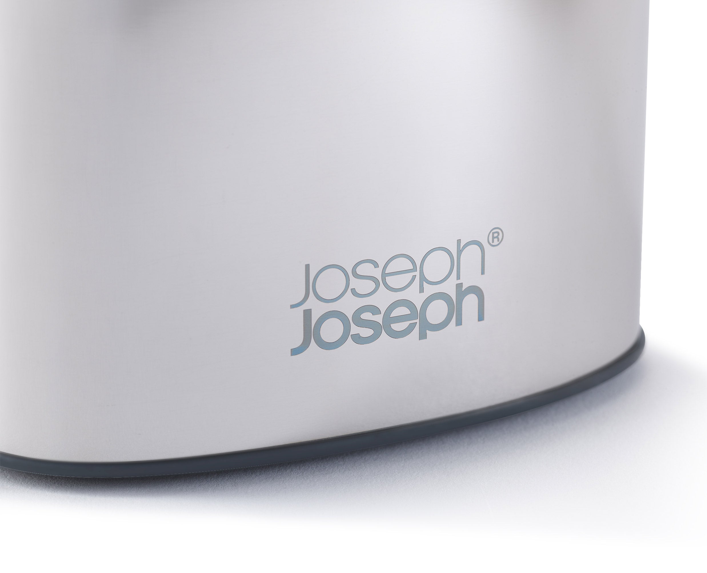 joseph-joseph-flex-360-luxe-toilet-brush-with-stainless-steel-finish-starter-set image 6