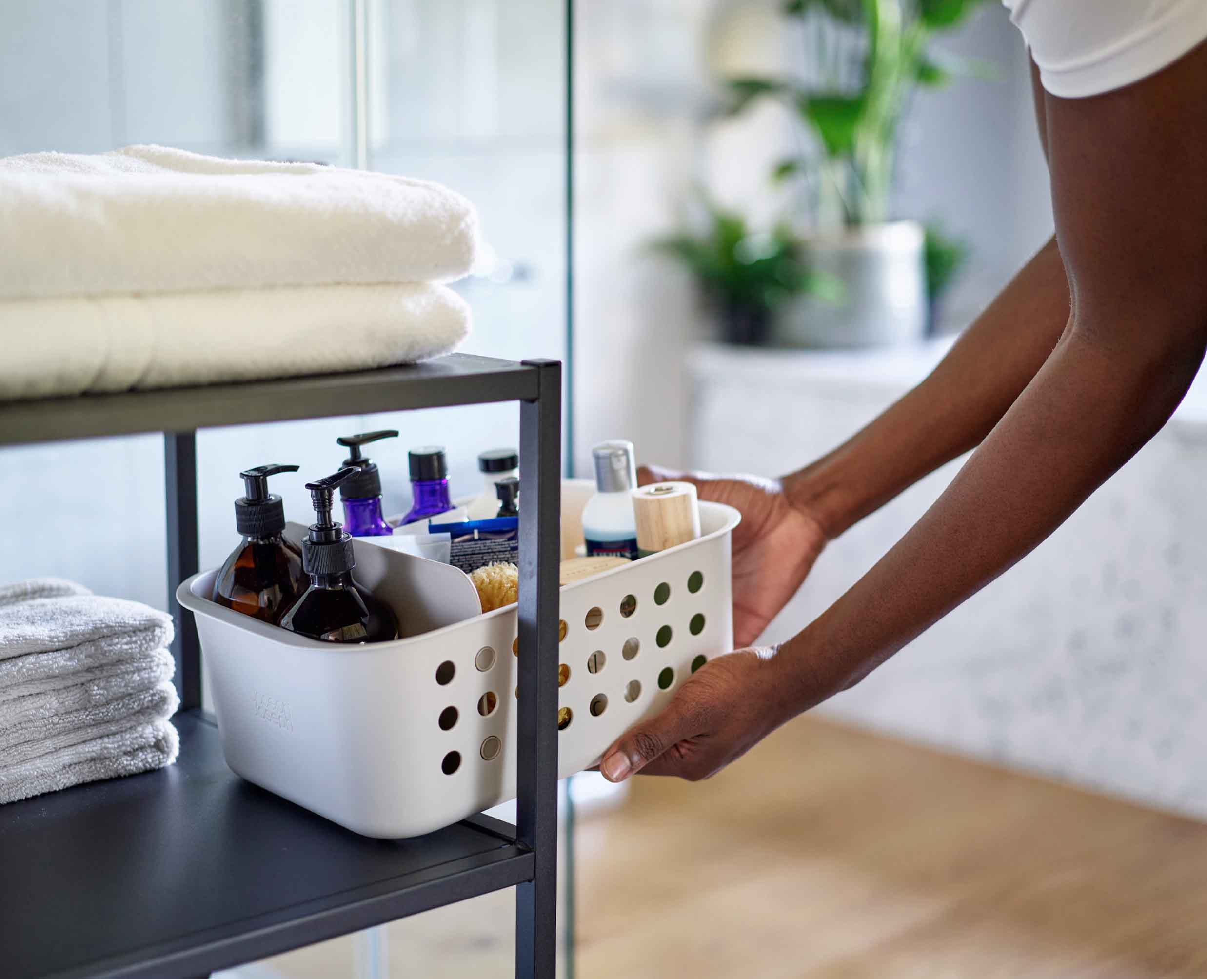 joseph-joseph-easystore-large-ecru-bathroom-storage-basket-with-divider-and-vent image 3