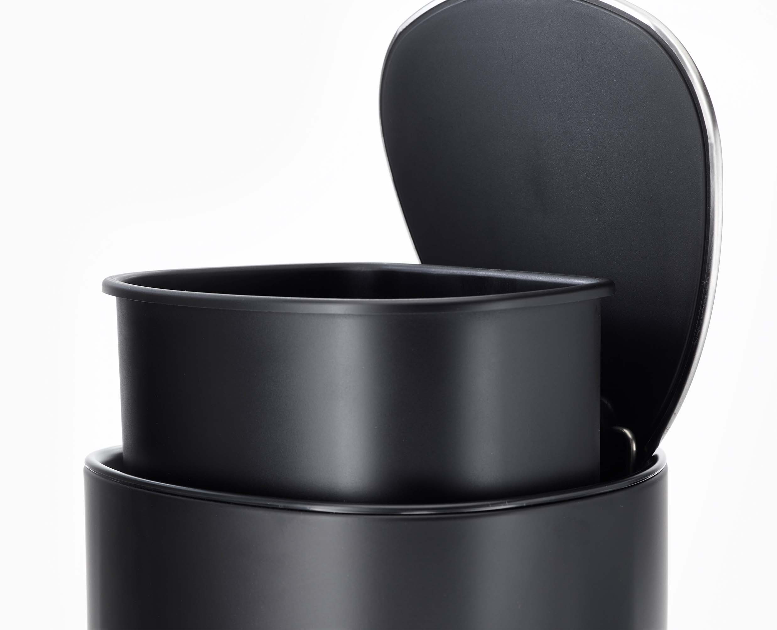 joseph-joseph-easystore-5l-matt-black-bathroom-pedal-bin-with-inner-bucket-and-l image 4