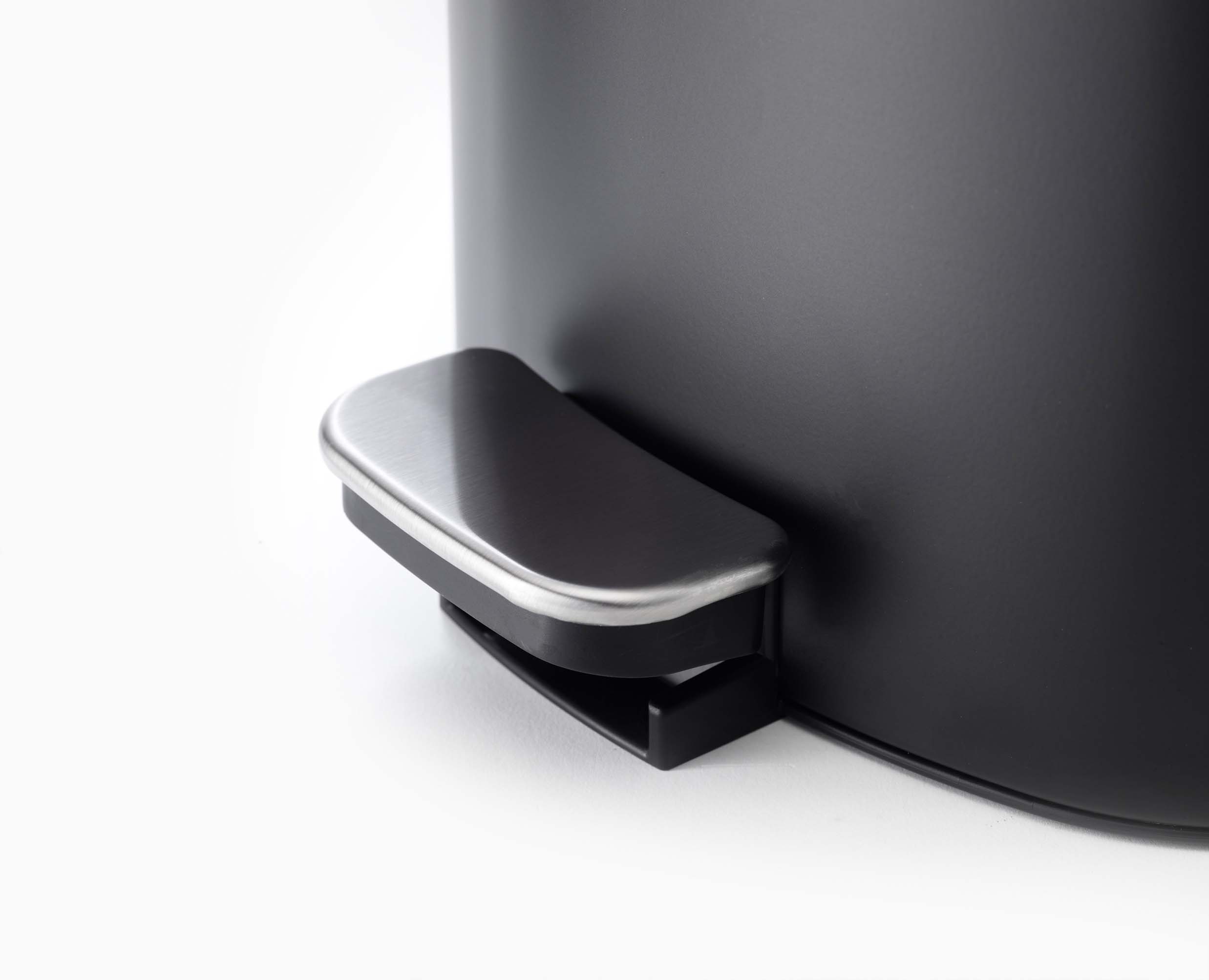 joseph-joseph-easystore-5l-matt-black-bathroom-pedal-bin-with-inner-bucket-and-l image 5