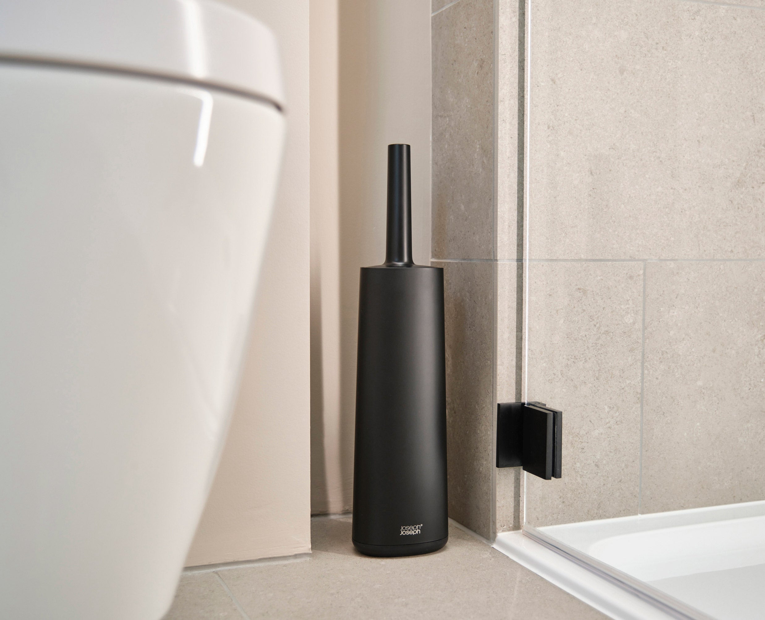 joseph-joseph-flex-360-toilet-brush-matt-black-pack-of-2 image 2