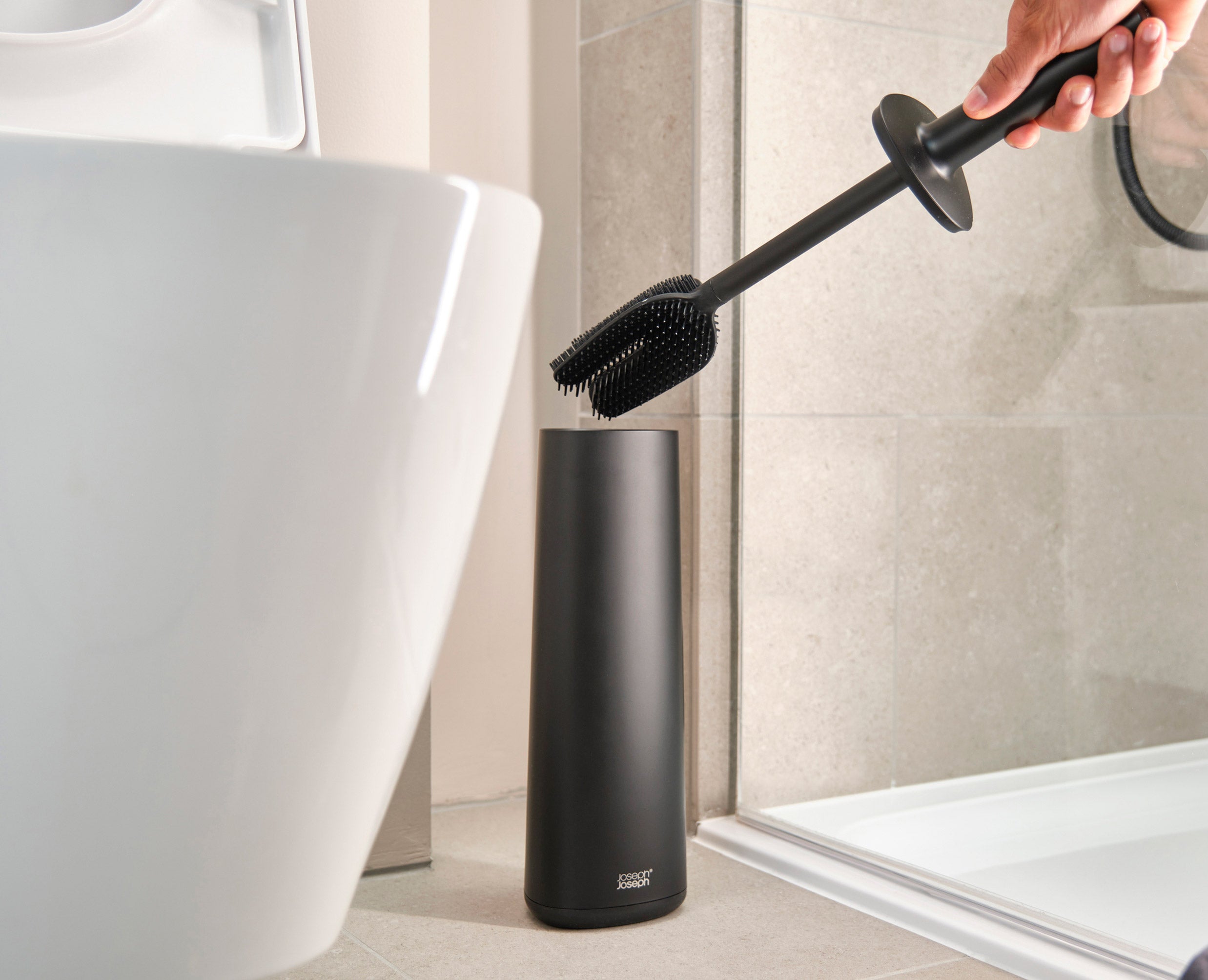 joseph-joseph-matt-black-bathroom-set-toilet-brush-toothbrush-holder-soap-dispen image 4