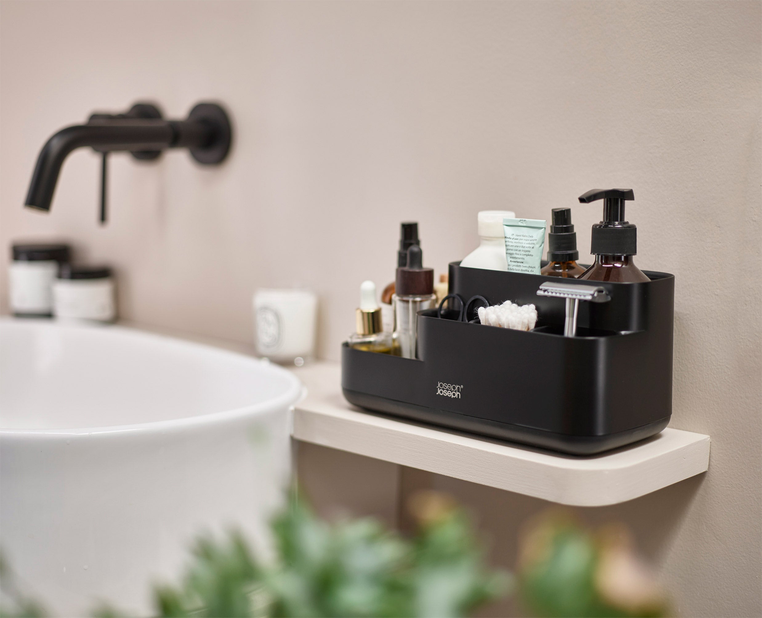 joseph-joseph-matt-black-bathroom-set-toilet-brush-toothbrush-holder-soap-dispen image 6