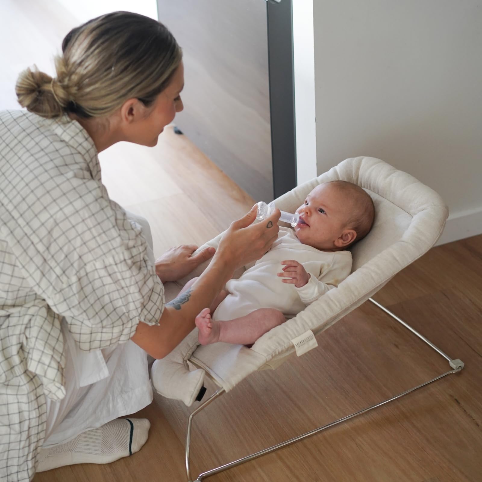 haakaa-baby-medicine-dispenser-silicone-syringe-with-dual-angled-ports-0m image 8