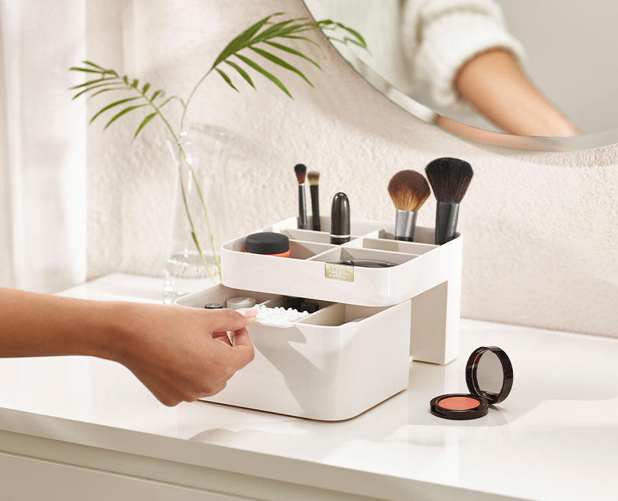joseph-joseph-viva-cosmetic-organiser-with-drawer image 2