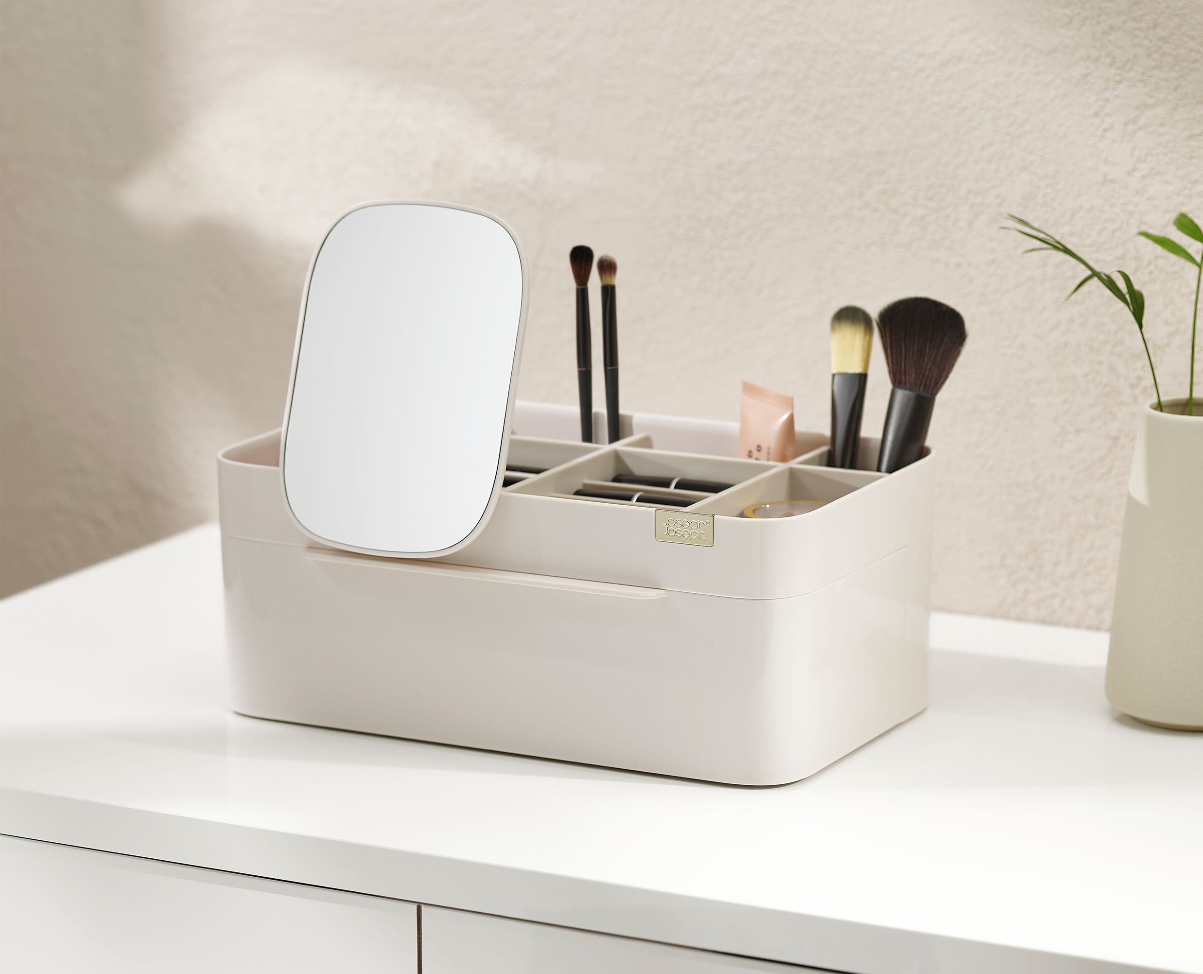 joseph-joseph-viva-large-cosmetic-organiser-with-removable-mirror image 2