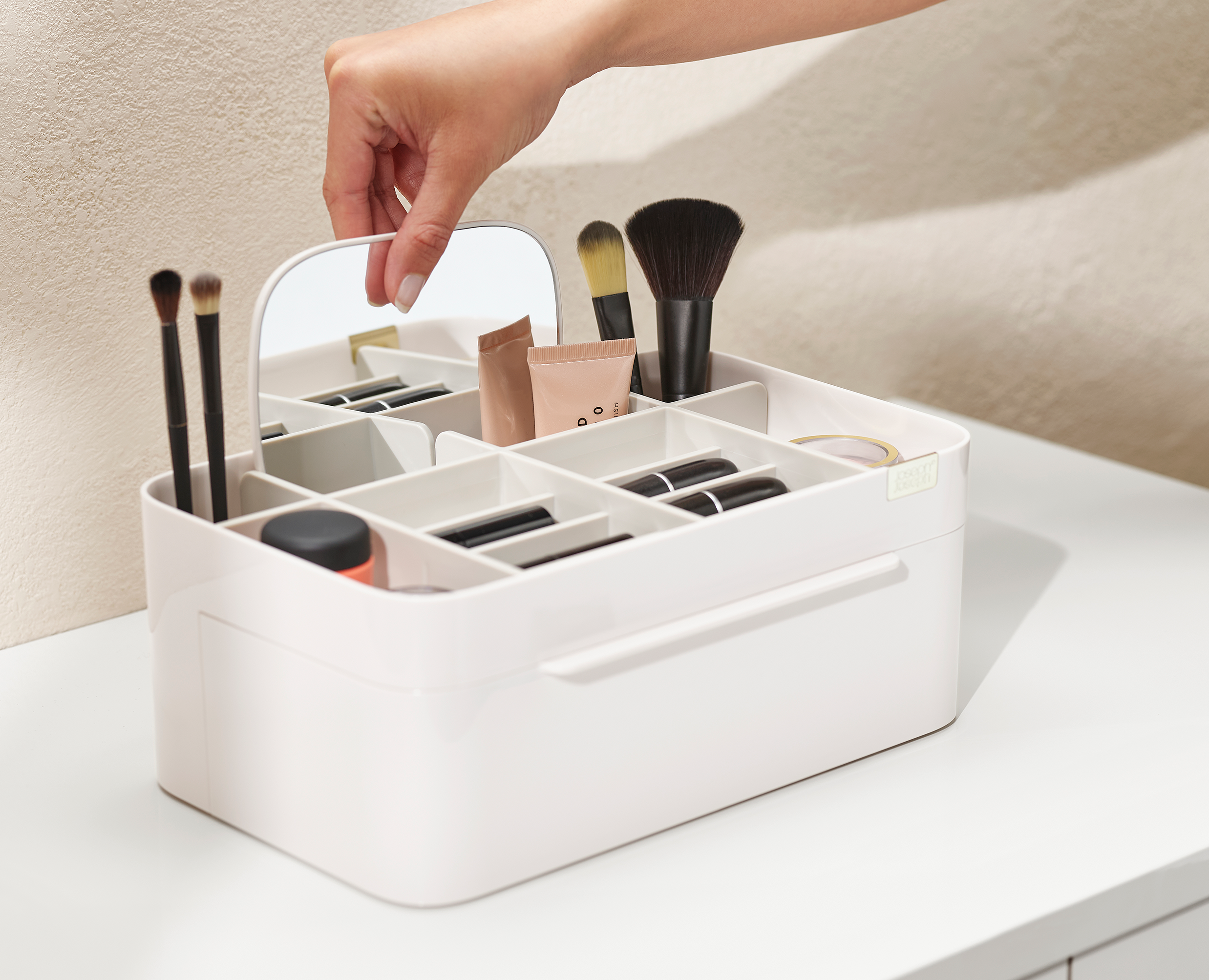 joseph-joseph-viva-large-cosmetic-organiser-with-removable-mirror image 3