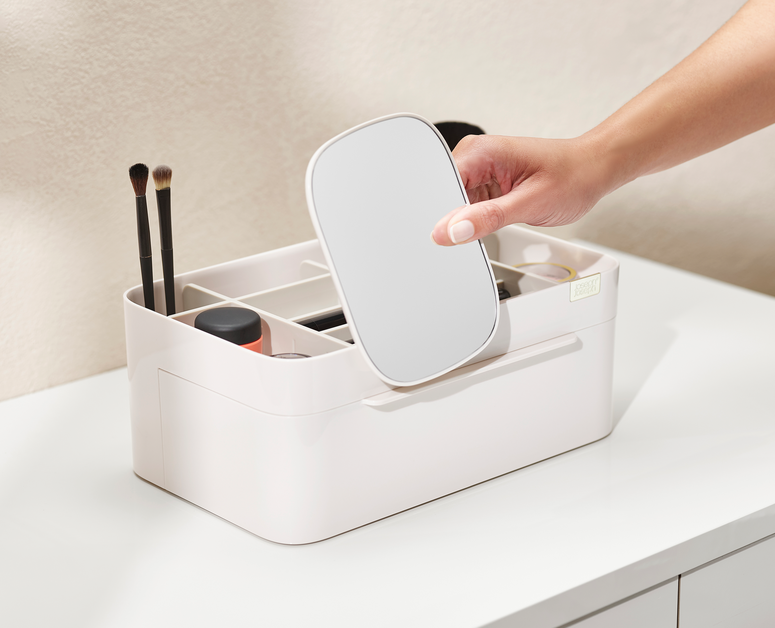 joseph-joseph-viva-large-cosmetic-organiser-with-removable-mirror image 4