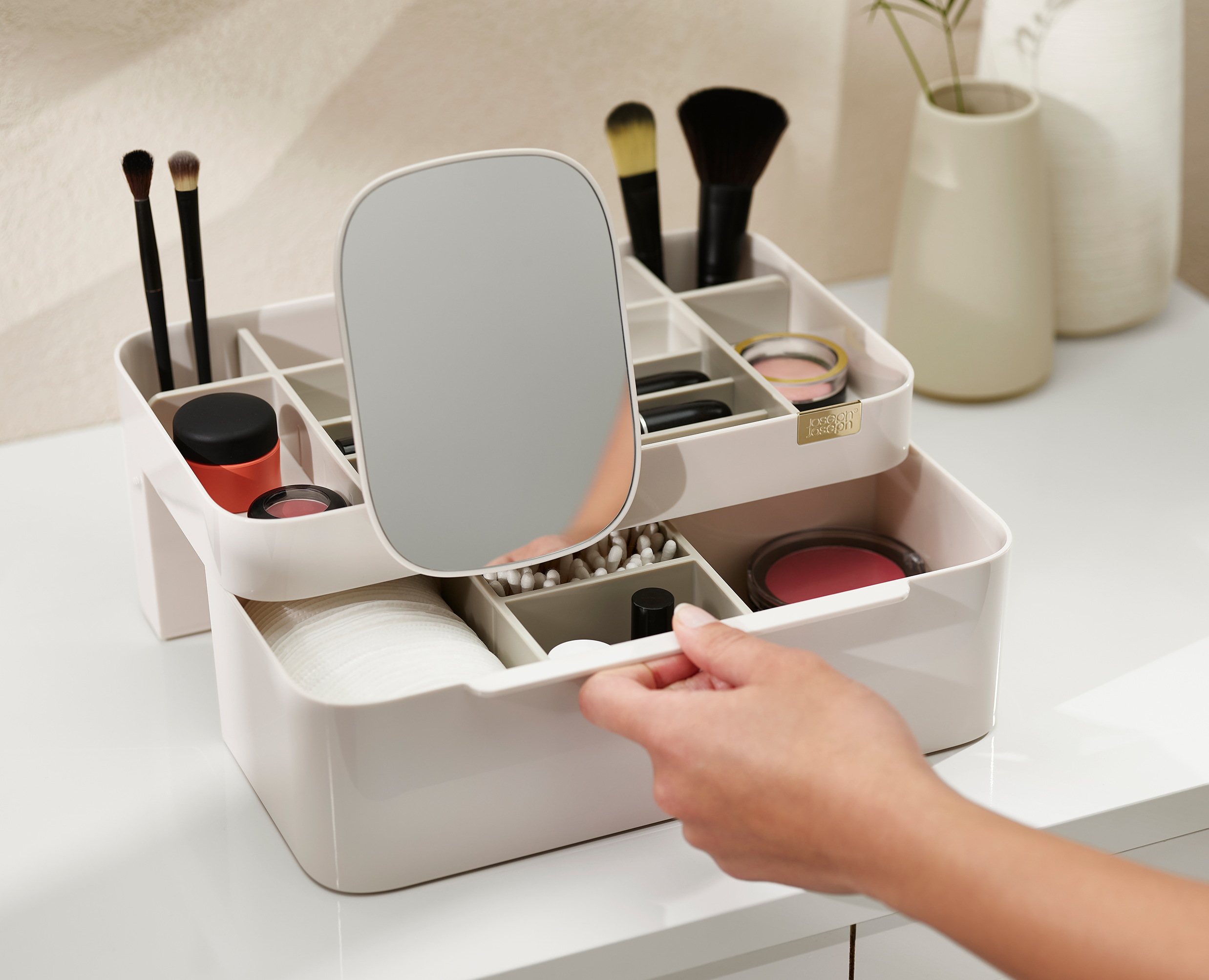 joseph-joseph-viva-large-cosmetic-organiser-with-removable-mirror image 5