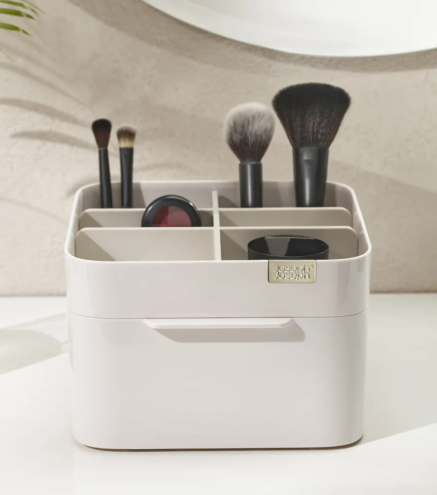 joseph-joseph-make-me-up-compact-mirror-makeup-organiser-set image 2