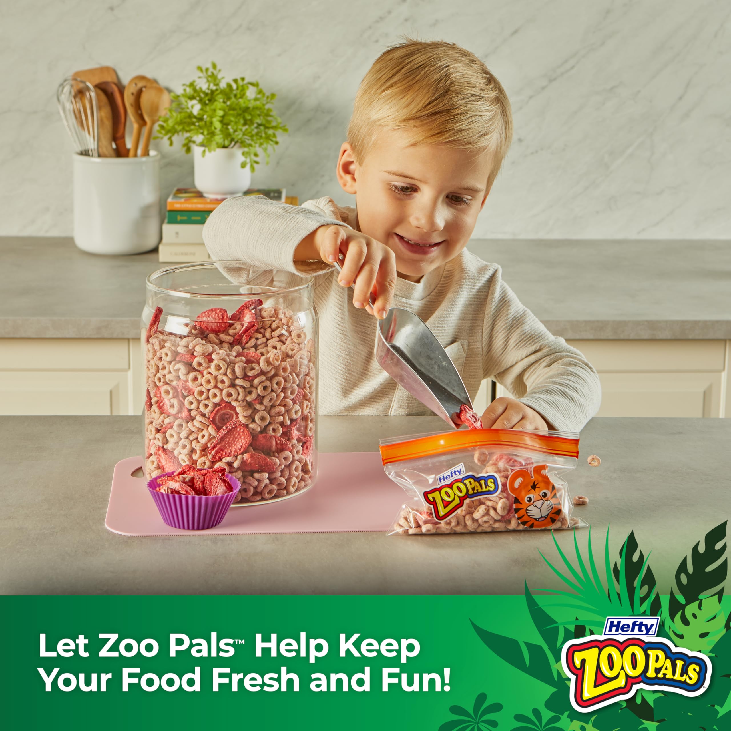 hefty-zoo-pals-press-to-close-snack-bags-50-count image 6