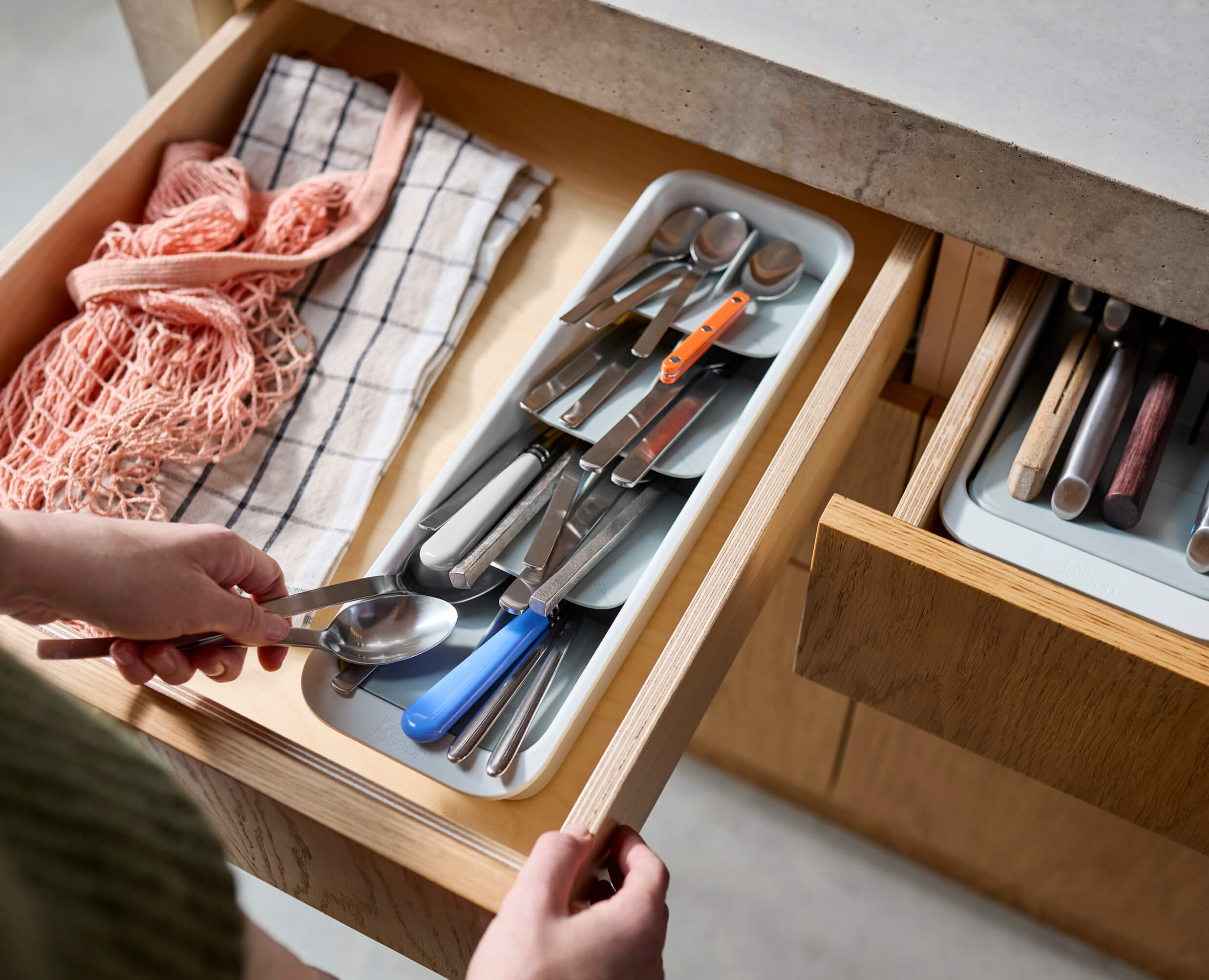 joseph-joseph-drawerstore-compact-tiered-cutlery-organiser image 2