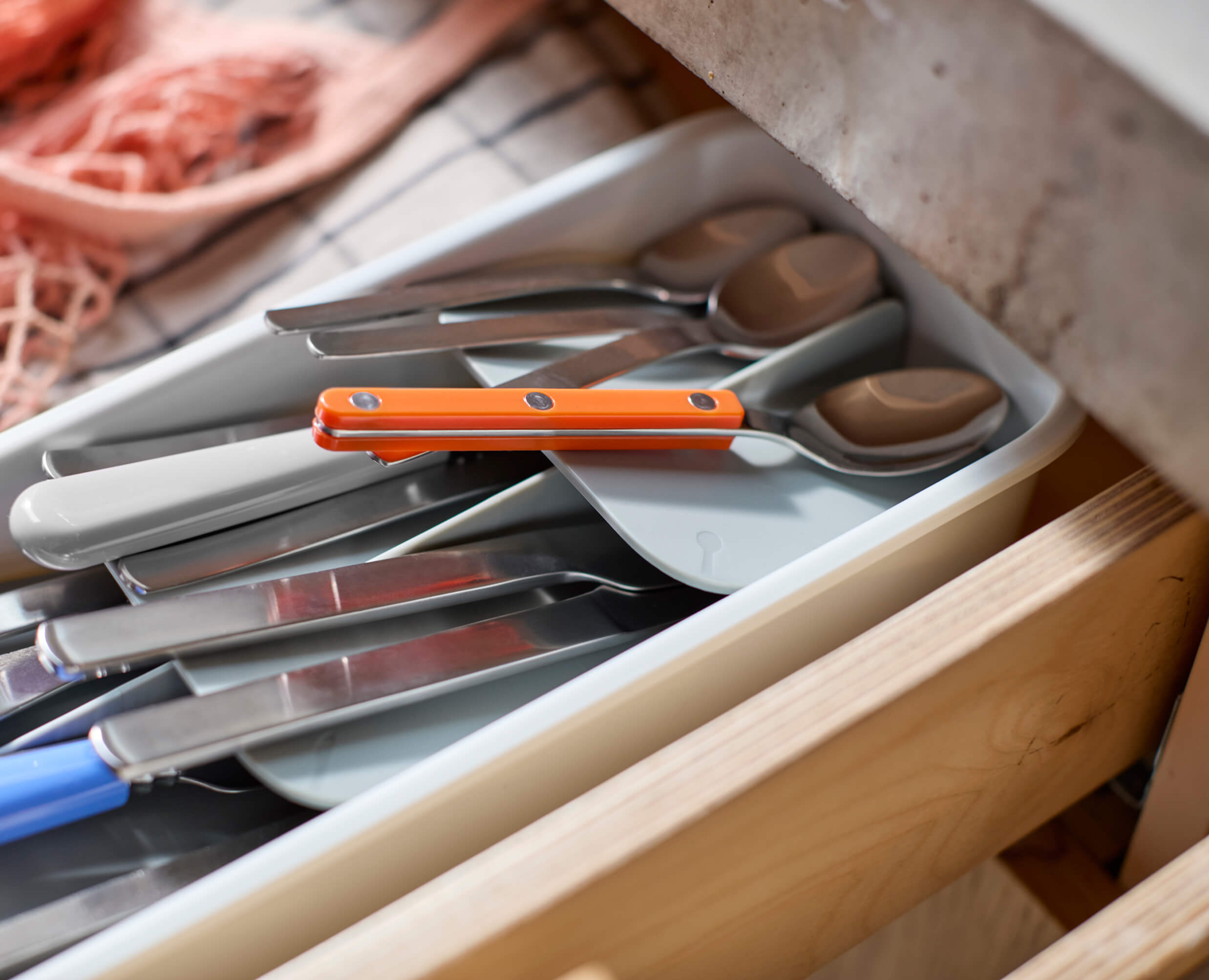 joseph-joseph-drawerstore-compact-tiered-cutlery-organiser image 5