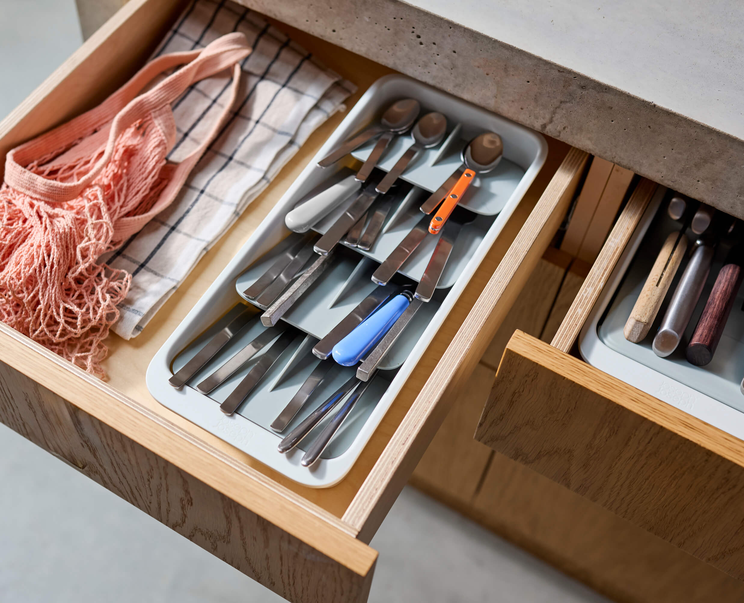 joseph-joseph-drawerstore-large-tiered-cutlery-organiser image 2